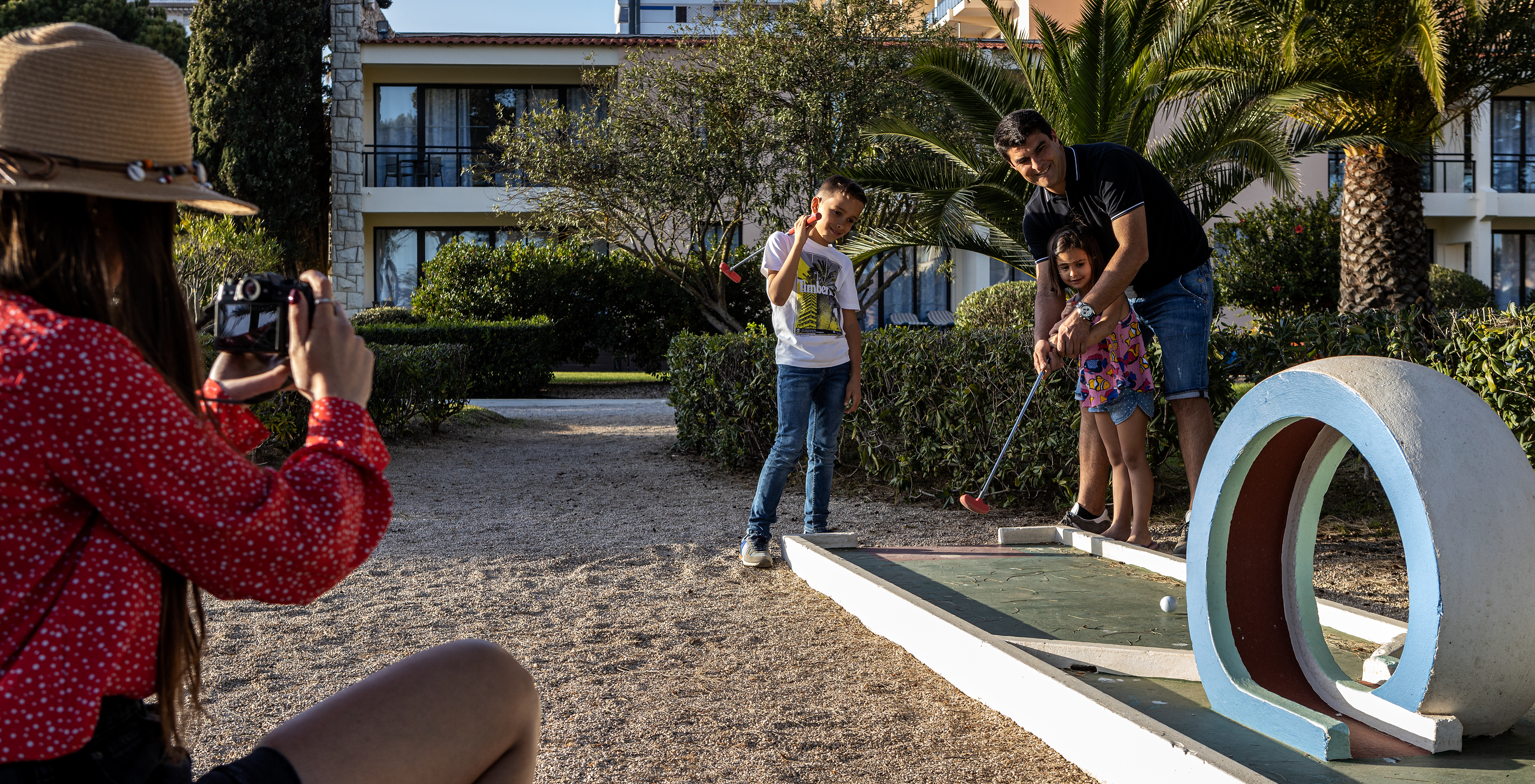 Das Pestana Dom João II, ein 4-Sterne-Hotel in Alvor, hat einen Mini-Golfplatz mit Bällen und Schlägern