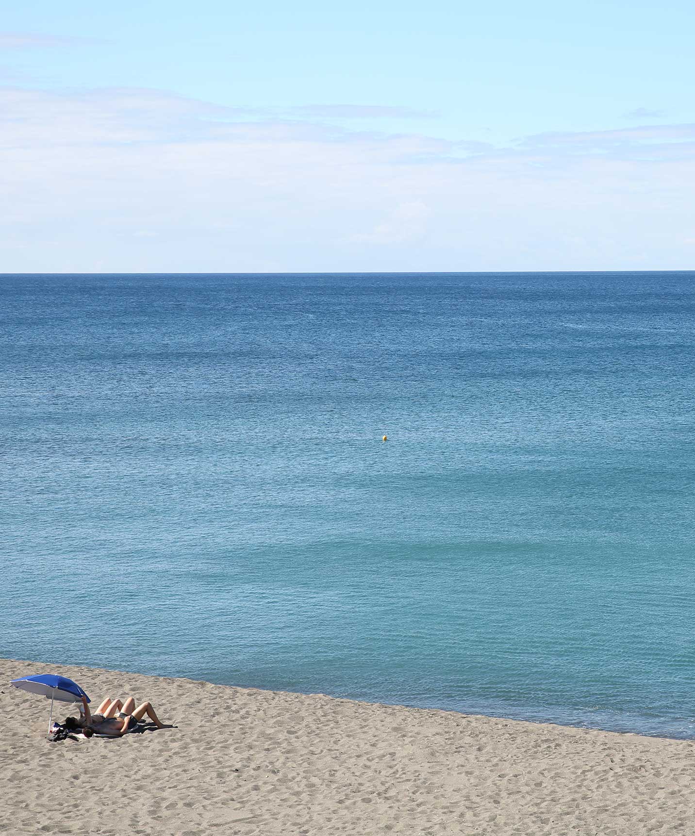 Das Hotel auf der Insel São Miguel hat direkten Zugang zum Strand, wo man im Atlantischen Ozean schwimmen kann