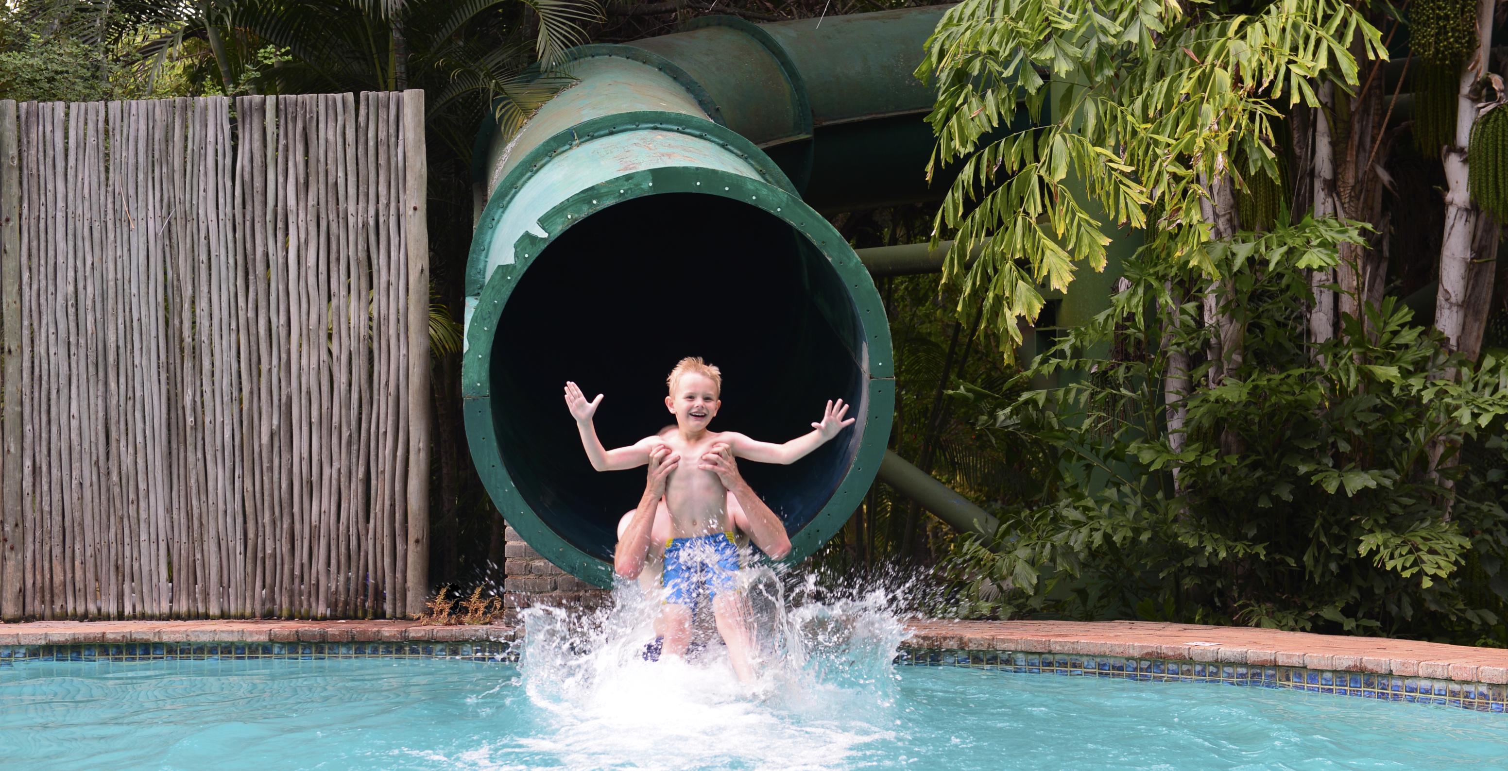 Außenpool mit Rutsche für Kinder im Pestana Kruger Lodge, Hotel mit Pool, nahe dem Kruger Park