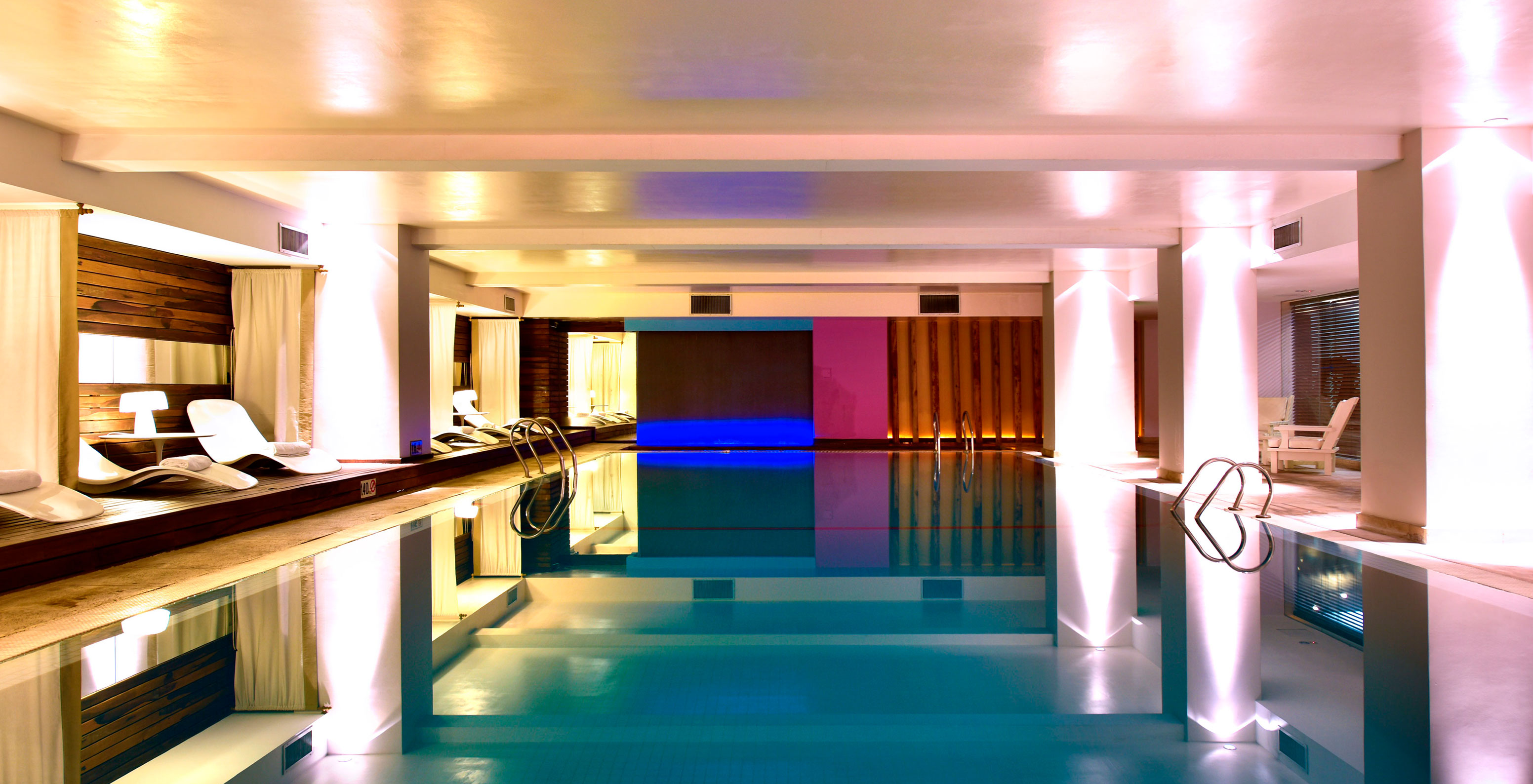 Pestana Buenos Aires, in the city center, has an indoor pool with several private sun loungers