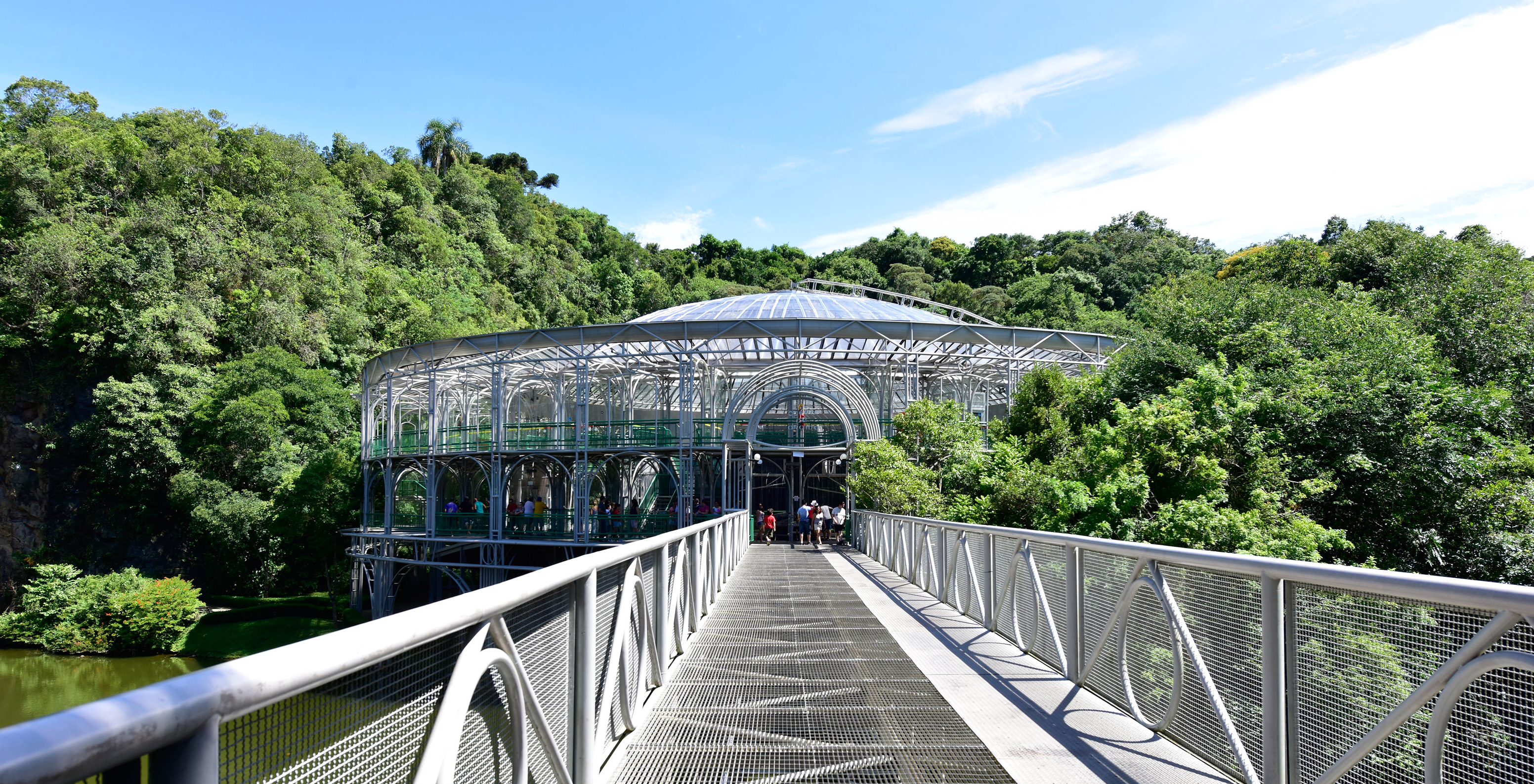 Wire Opera House, a structure made of steel pipes and polycarbonate plates, creating a light, transparent look