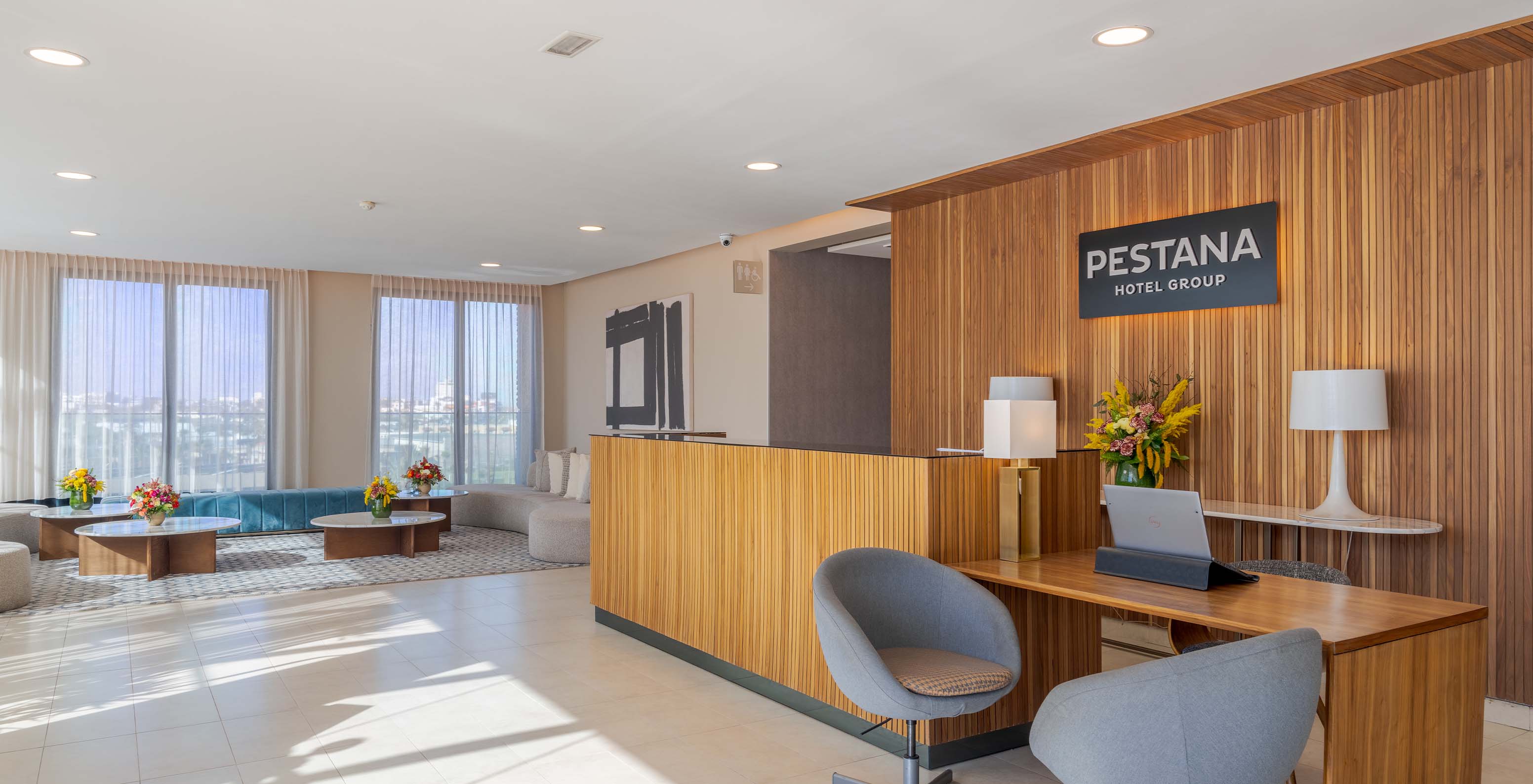 Lobby of Pestana Casablanca with the reception desk and a seating area nearby