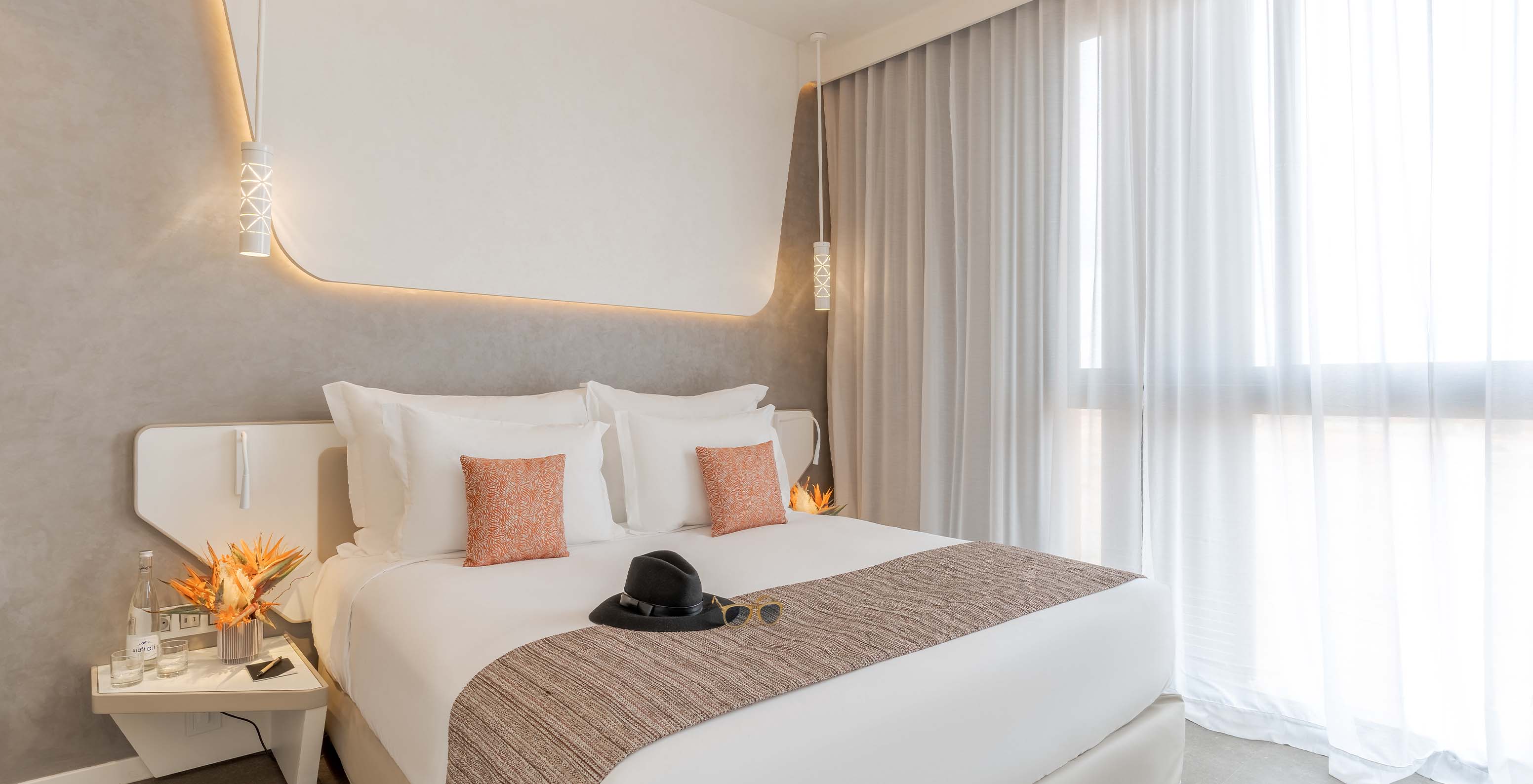 The CR7 Junior Suite Avenue at Pestana CR7 Marrakech has a window, a double bed with two nightstands, and wall light