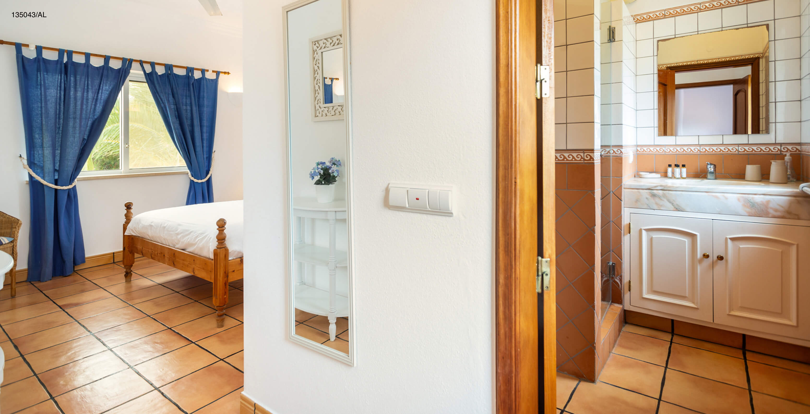 The Pestana Carvoeiro Golf V4 Standard Villa has a bedroom with a bathroom and a mirror