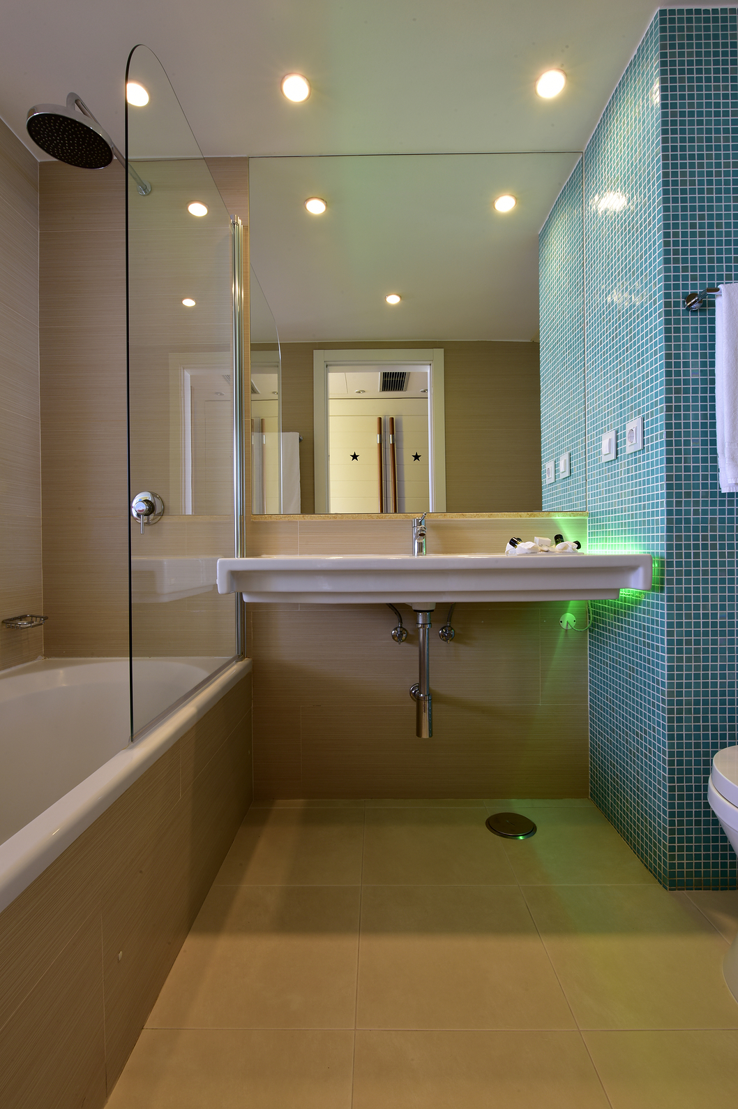 The Deluxe Sea View at Pestana Dom João II features a bathroom with a sink, mirror, and bathtub with shower