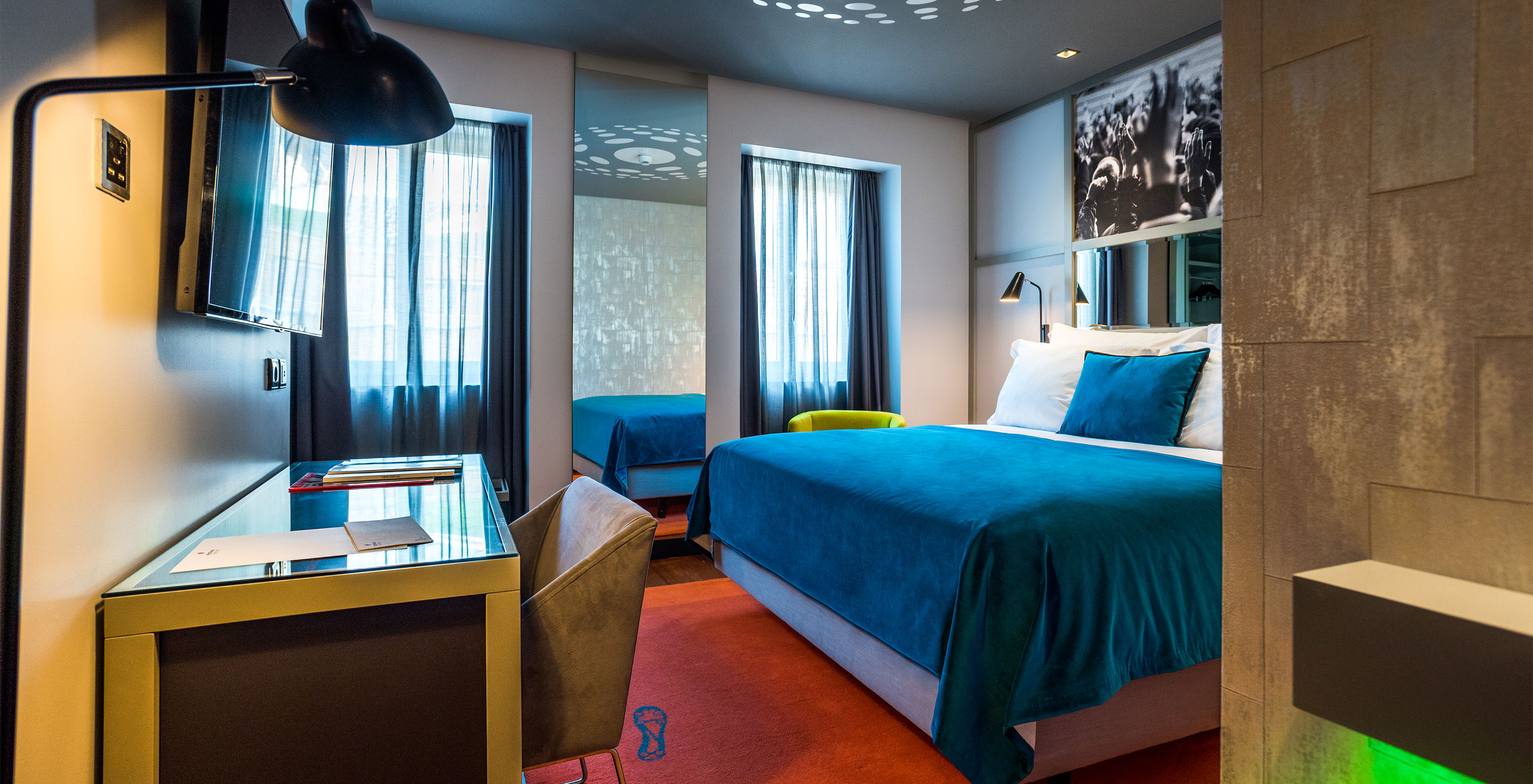 The CR7 Room at Pestana CR7 Lisboa features a double bed, mirror, and desk