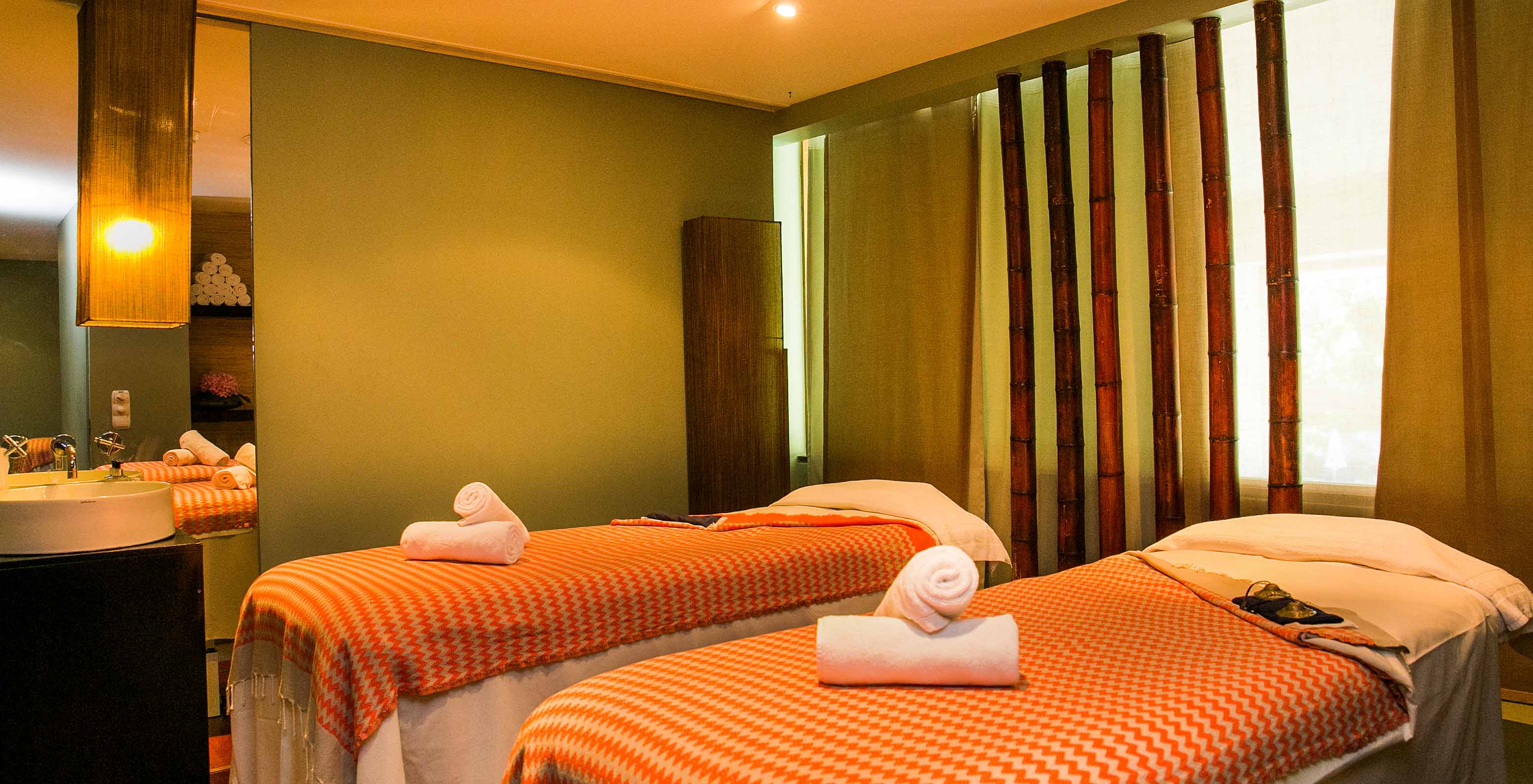 Massage room with two beds with towels at the spa of Palace Lisboa, a hotel in a palace in Lisbon