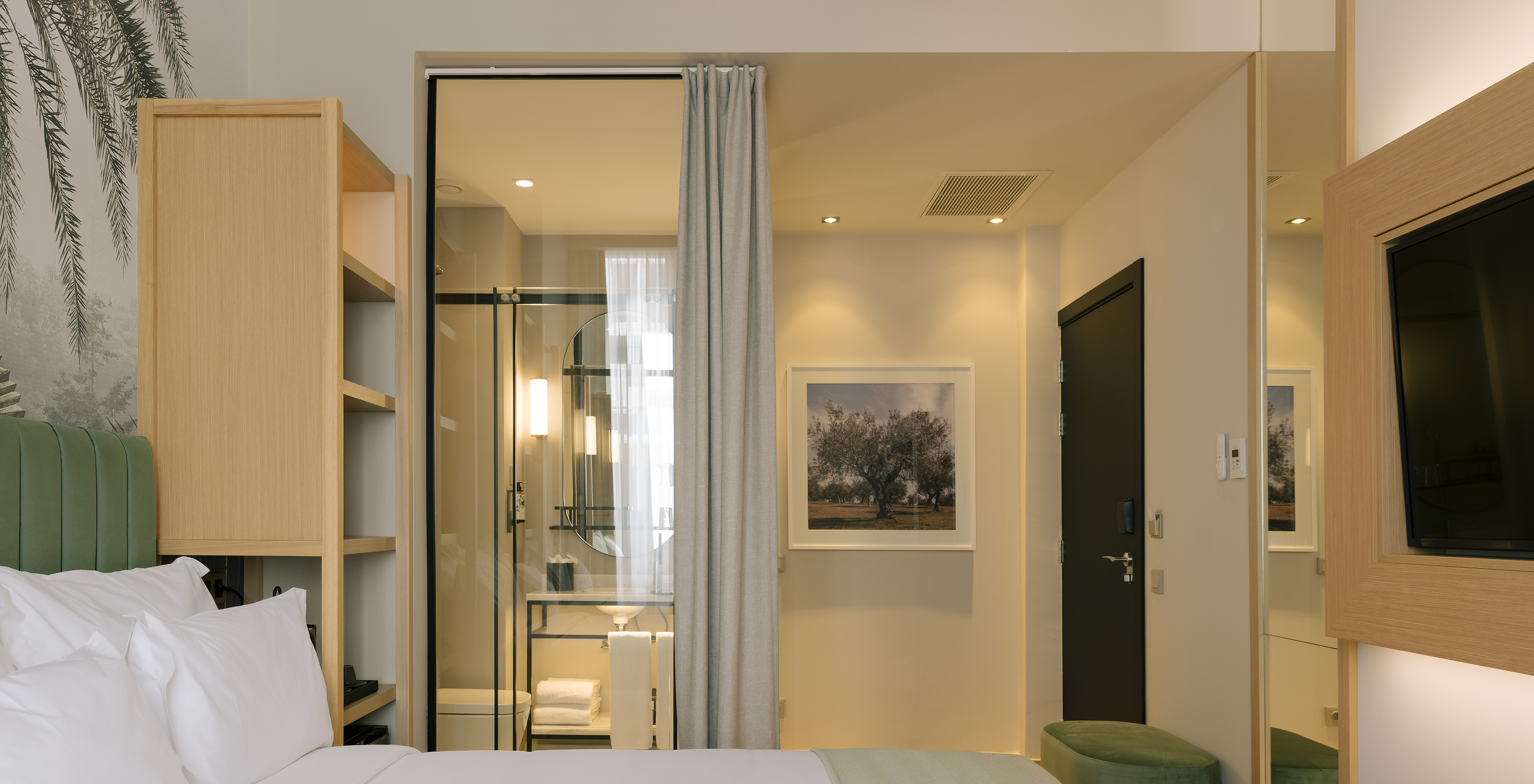 The Cozy of Pestana Rua Augusta Lisboa has a double bed, wardrobe, television, and bathroom with glass window and curtains