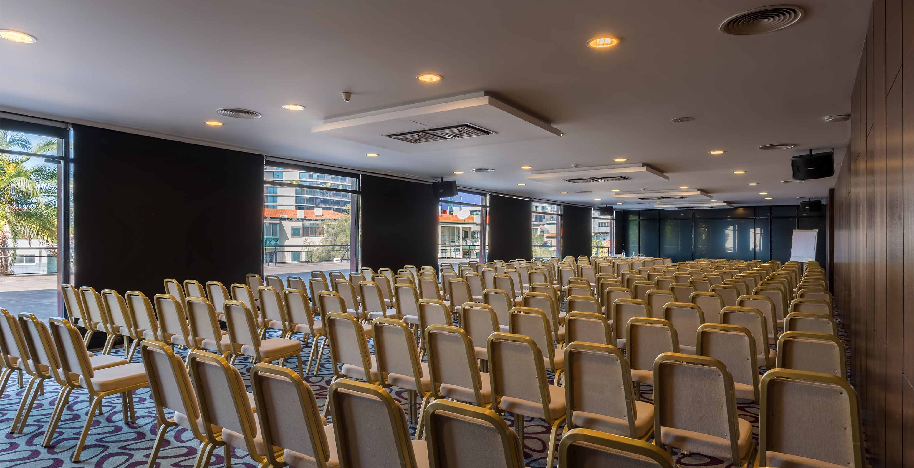 Pestana Casino Studios, with Apartments in the City Center, has an event room with elegant tables