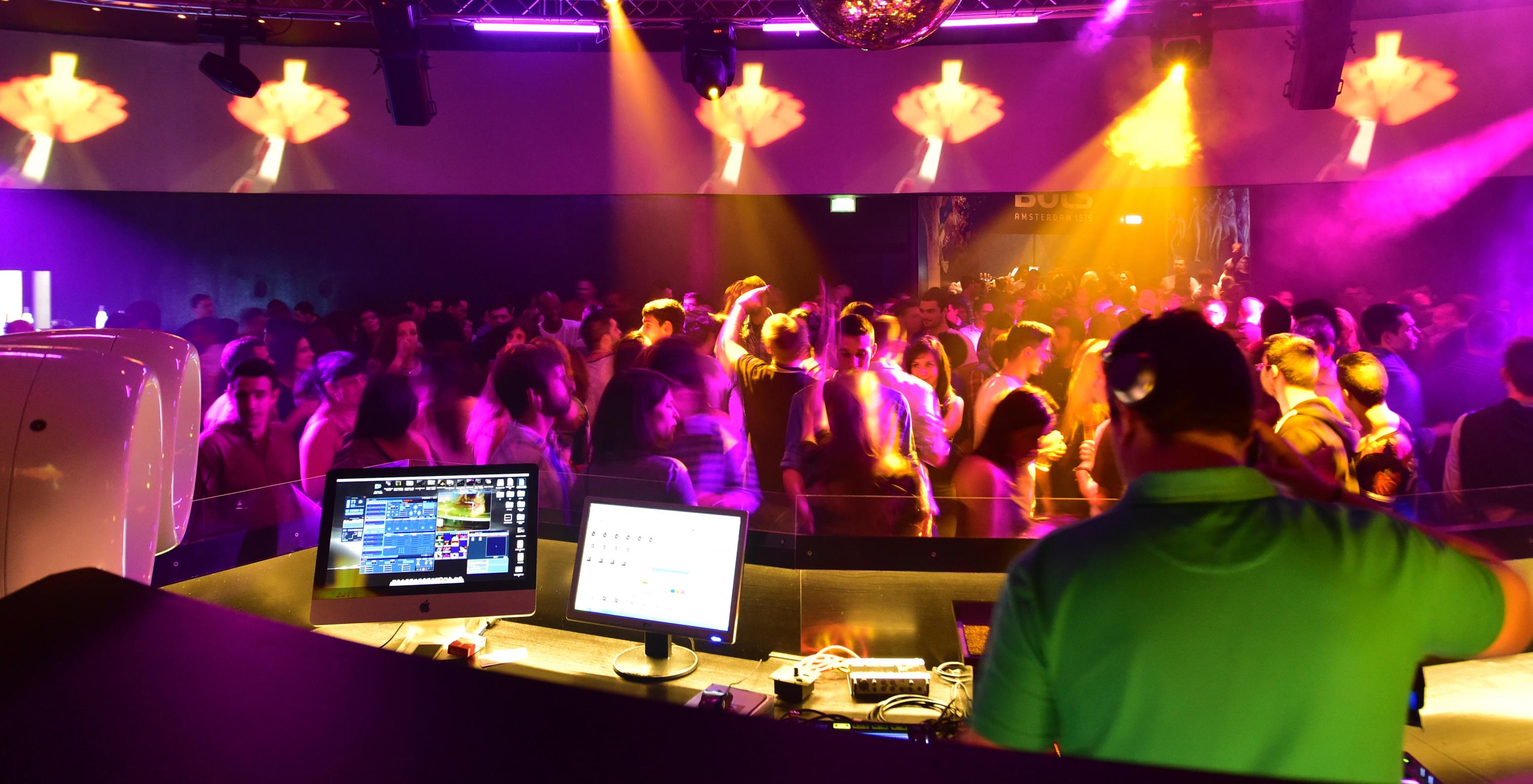 Relax at Pestana Miramar and enjoy dancing at night to a DJ at Copacabana nightclub