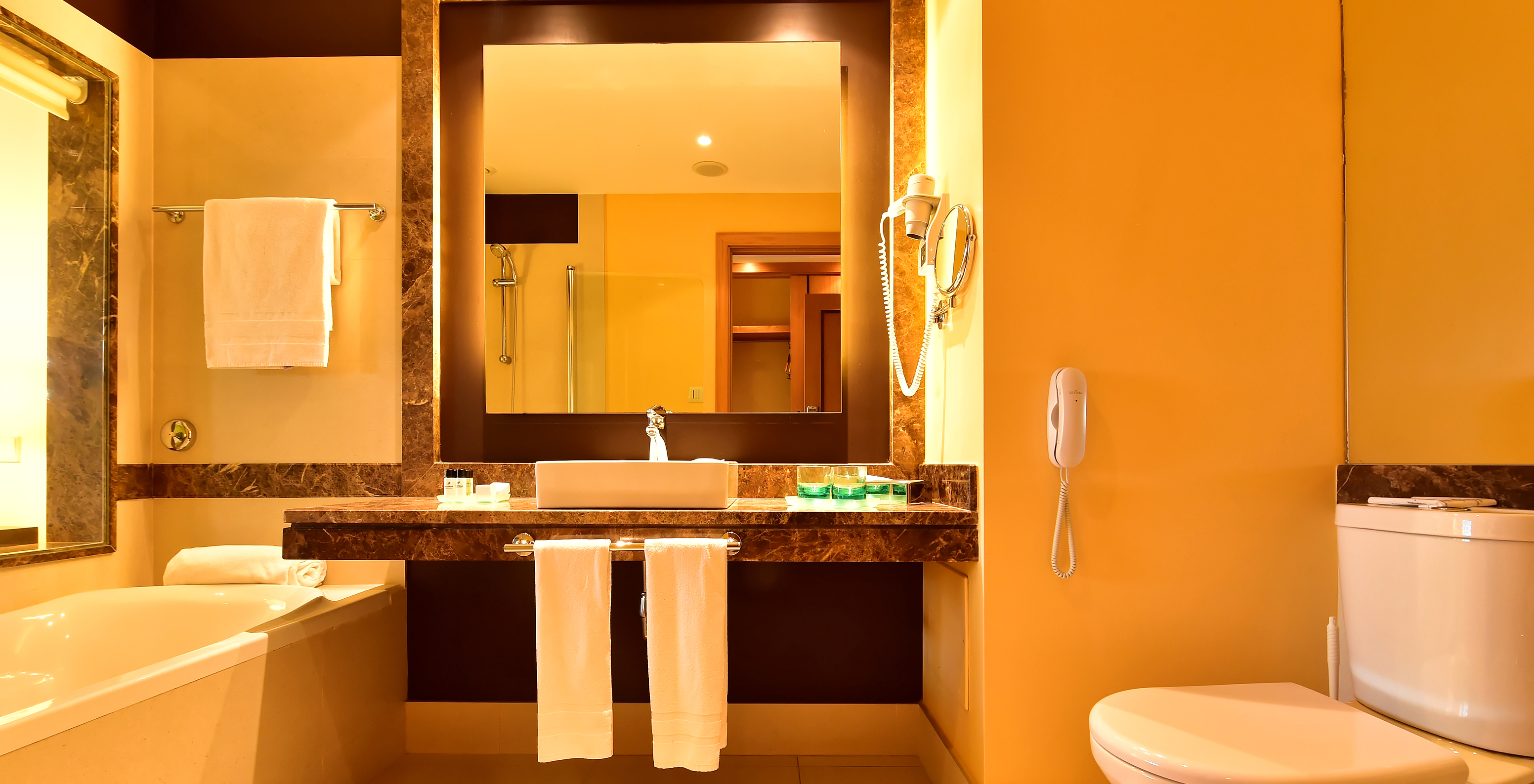 The Classic Pool View of Pestana Promenade has a bathroom with bathtub, sink, and a square mirror