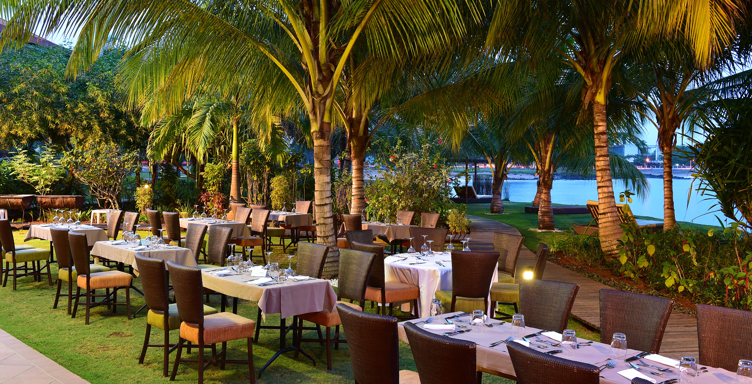 The Porto Alegre bar at the 5-Star Resort in São Tomé serves various dishes and snacks on the terrace by the pool