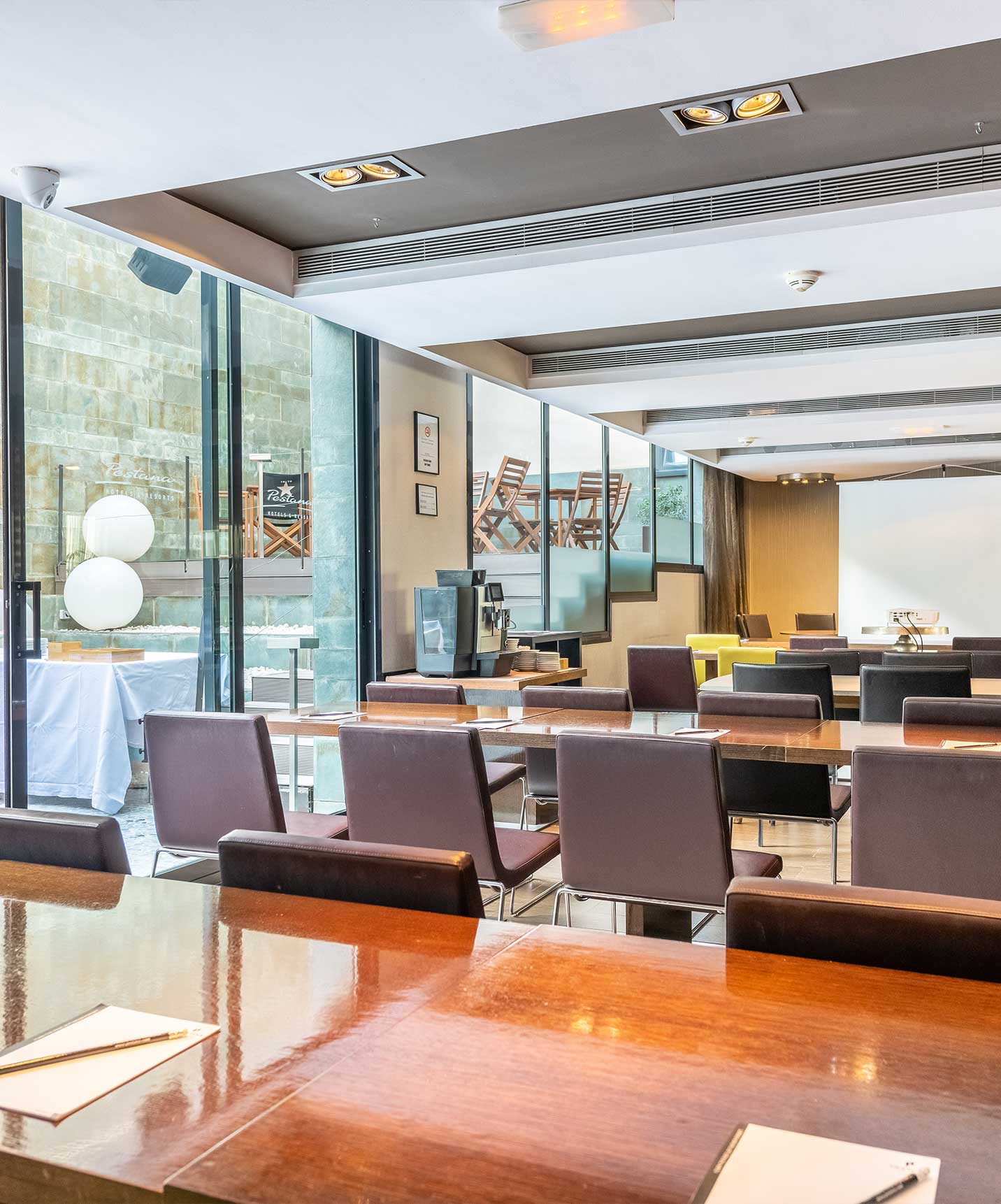 Hotel in Barcelona has a meeting and conference room with several tables and chairs for seating many