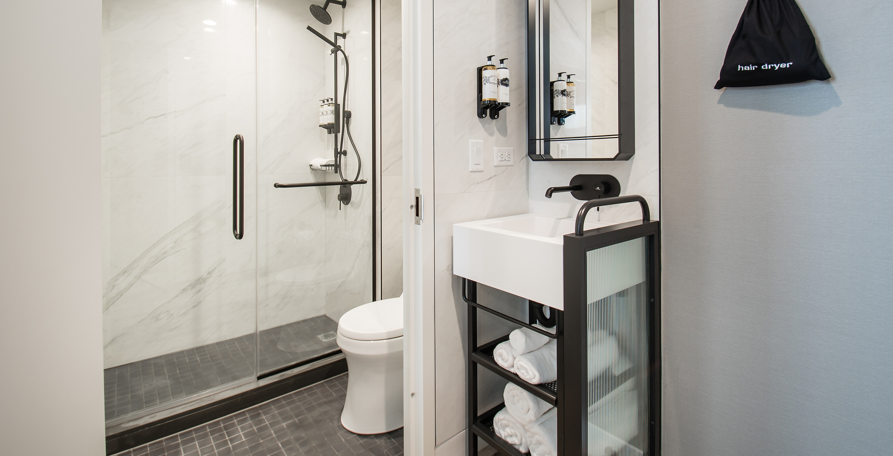 The Superior room at Pestana Park Avenue has a bathroom with shower, sink and mirror