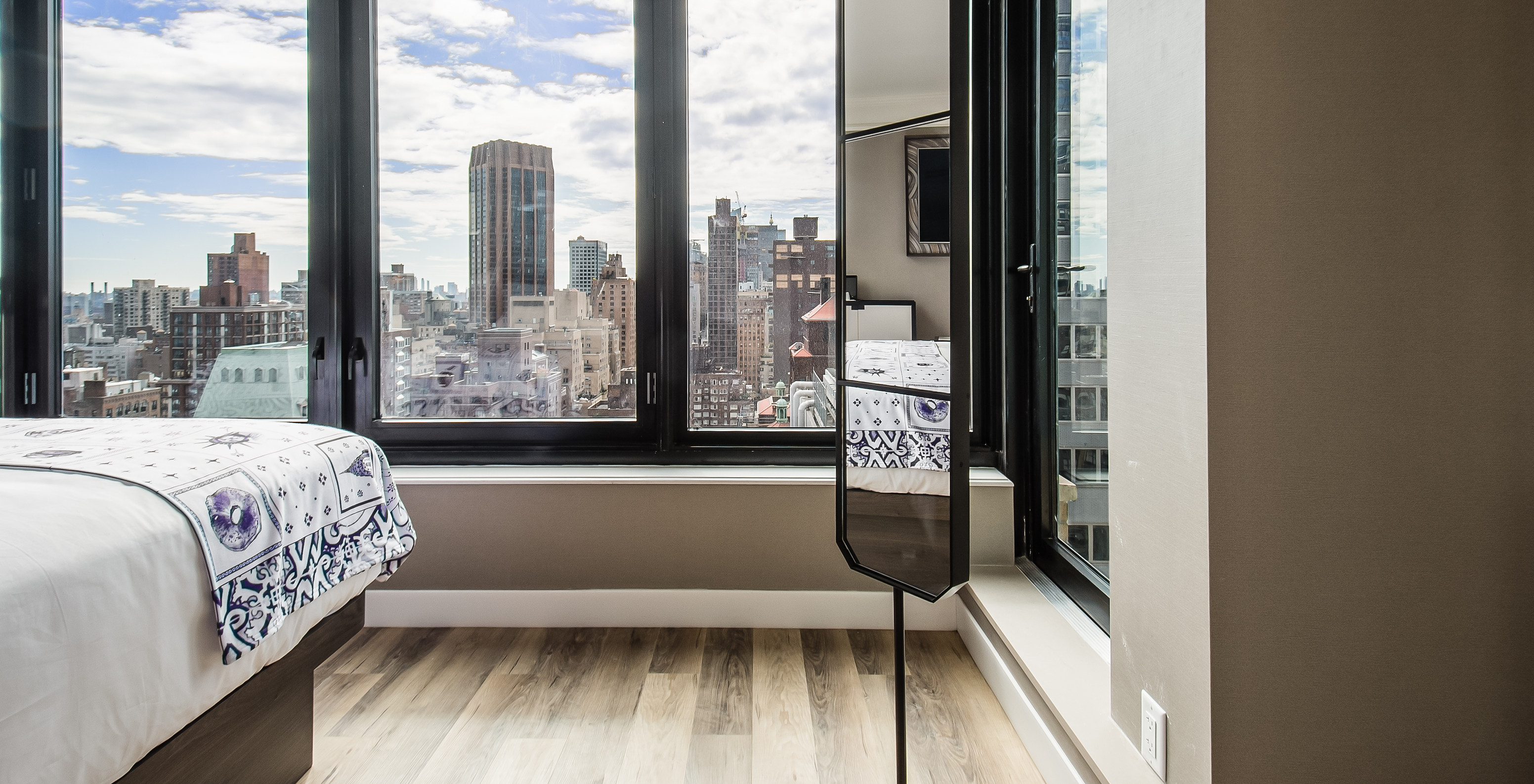 The Balcony room - ADA at Pestana Park Avenue has a panoramic view of the city of Manhattan