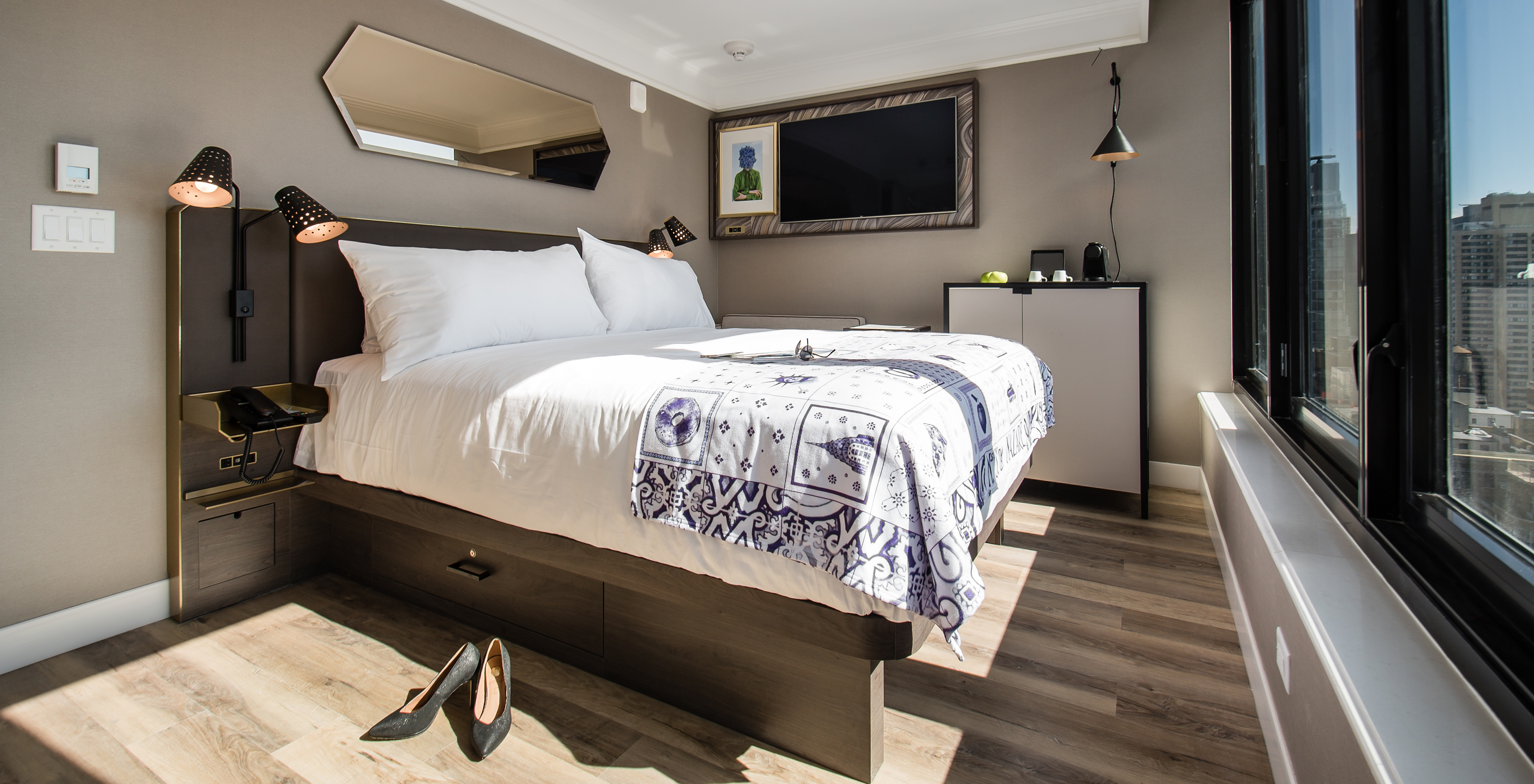 The Balcony room at Pestana Park Avenue has a double bed with a bedside table with lamp and a mirror