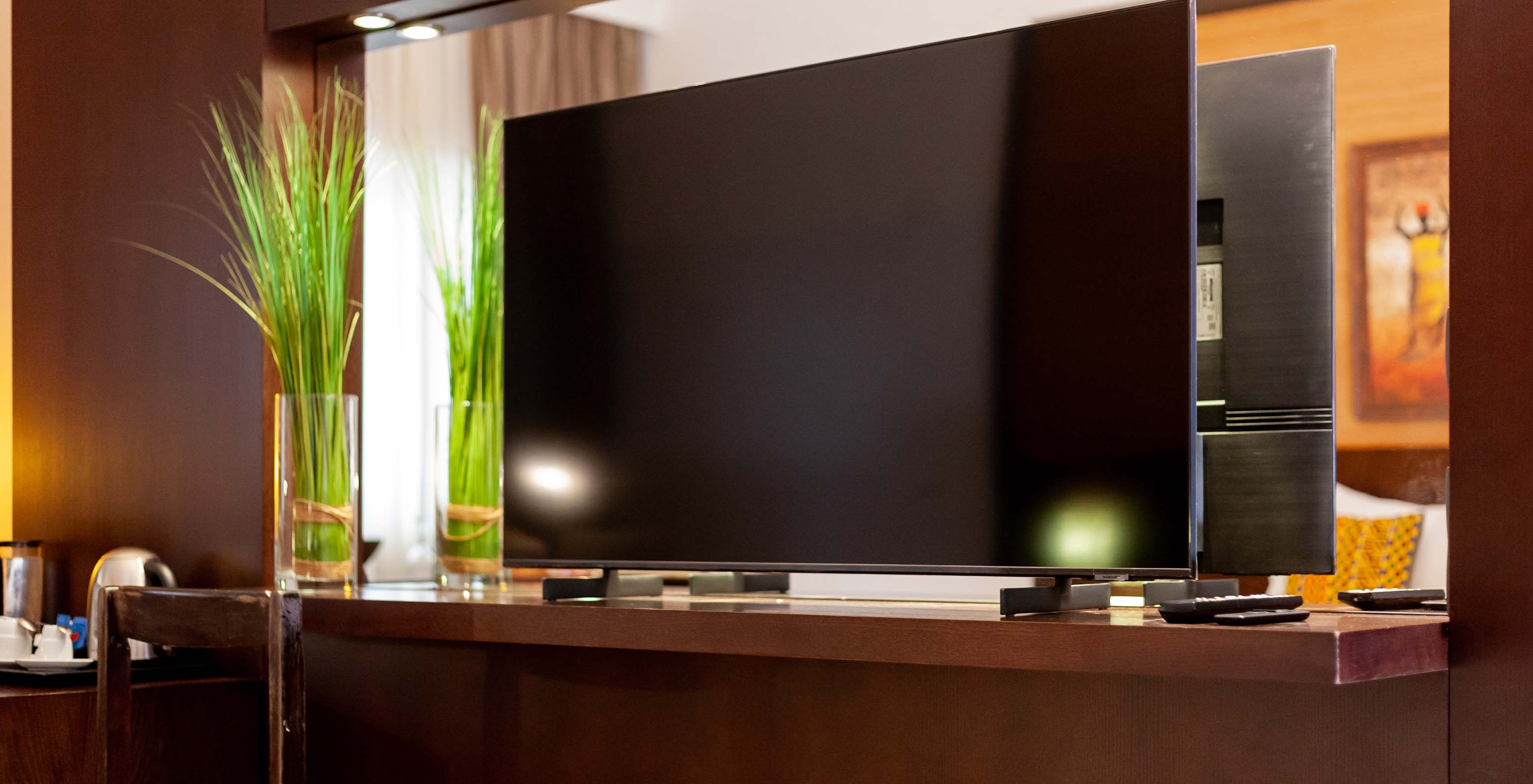 The Junior Suite at Pestana Tropico features a television, a mirror, and a chair