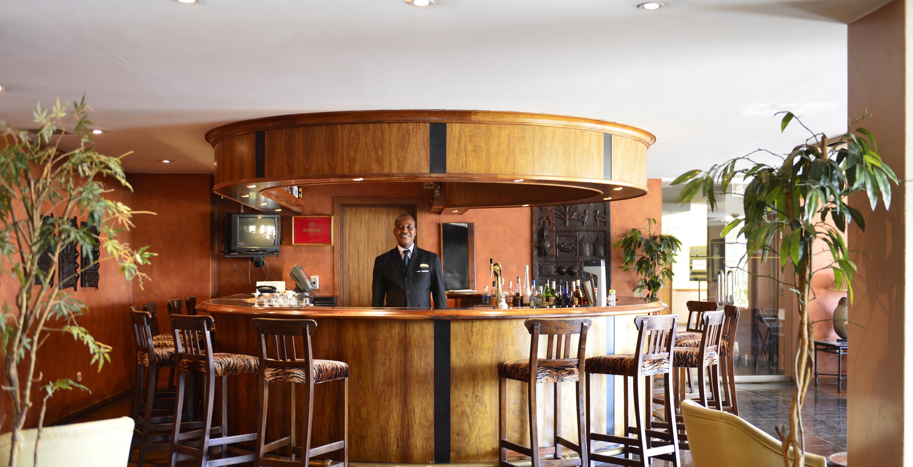 The Sasseka bar at the 4-Star Hotel in Maputo features high chairs and serves various alcoholic and non-alcoholic drinks