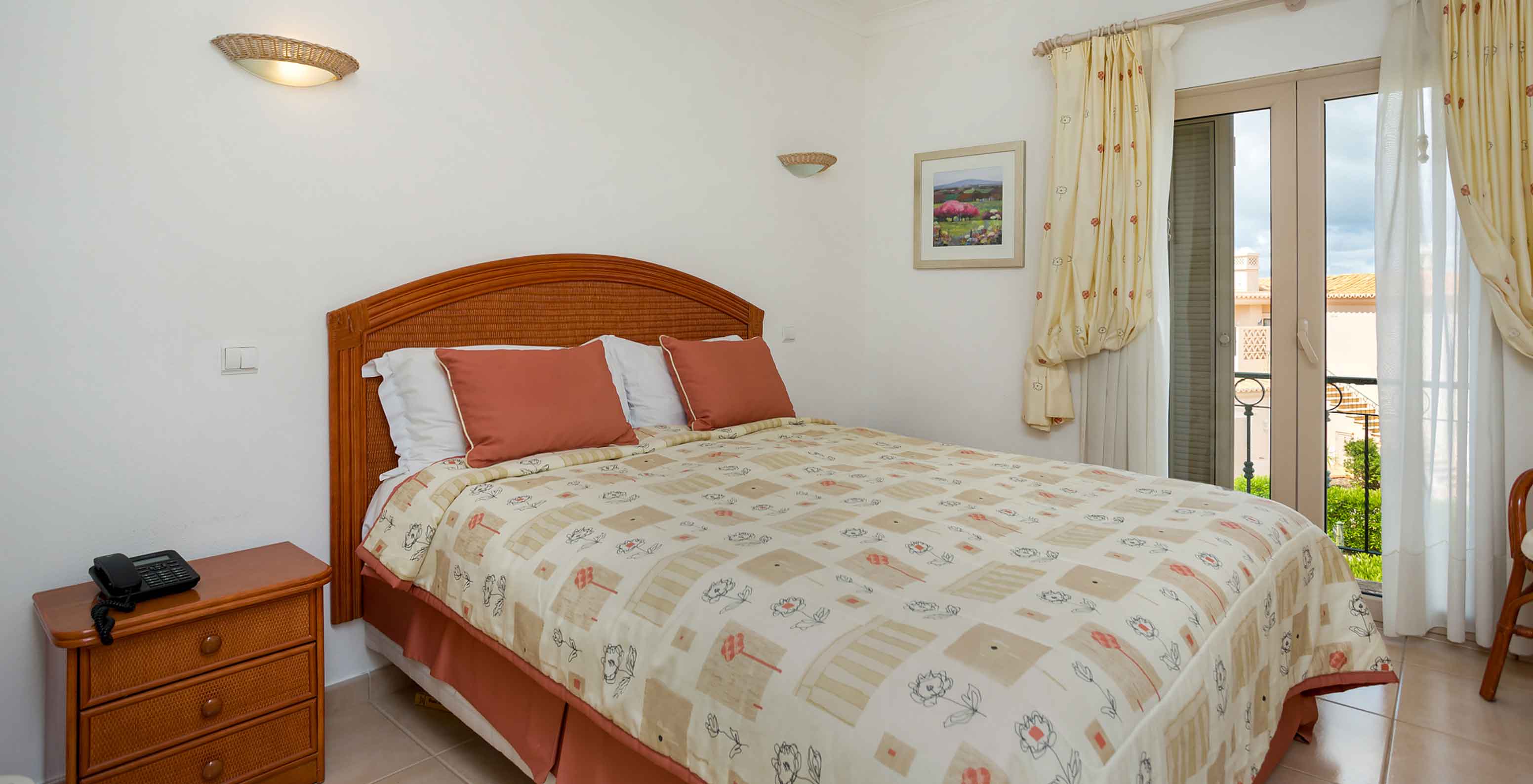 The Pestana Carvoeiro Golf T2 Standard Apartment has a bedroom with a double bed and two nightstands