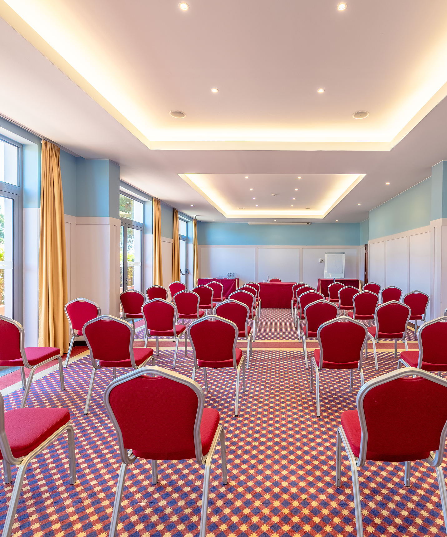 Spacious room with natural light for meetings and events at Pestana Sintra Golf Hotel and Spa