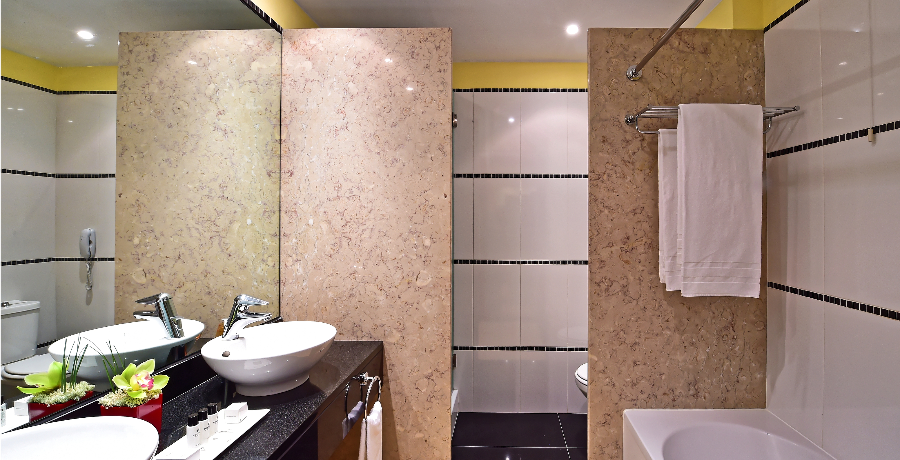 The Junior Suite of Pestana Sintra Golf has a bathroom with two sinks with mirrors, amenities, and a bathtub