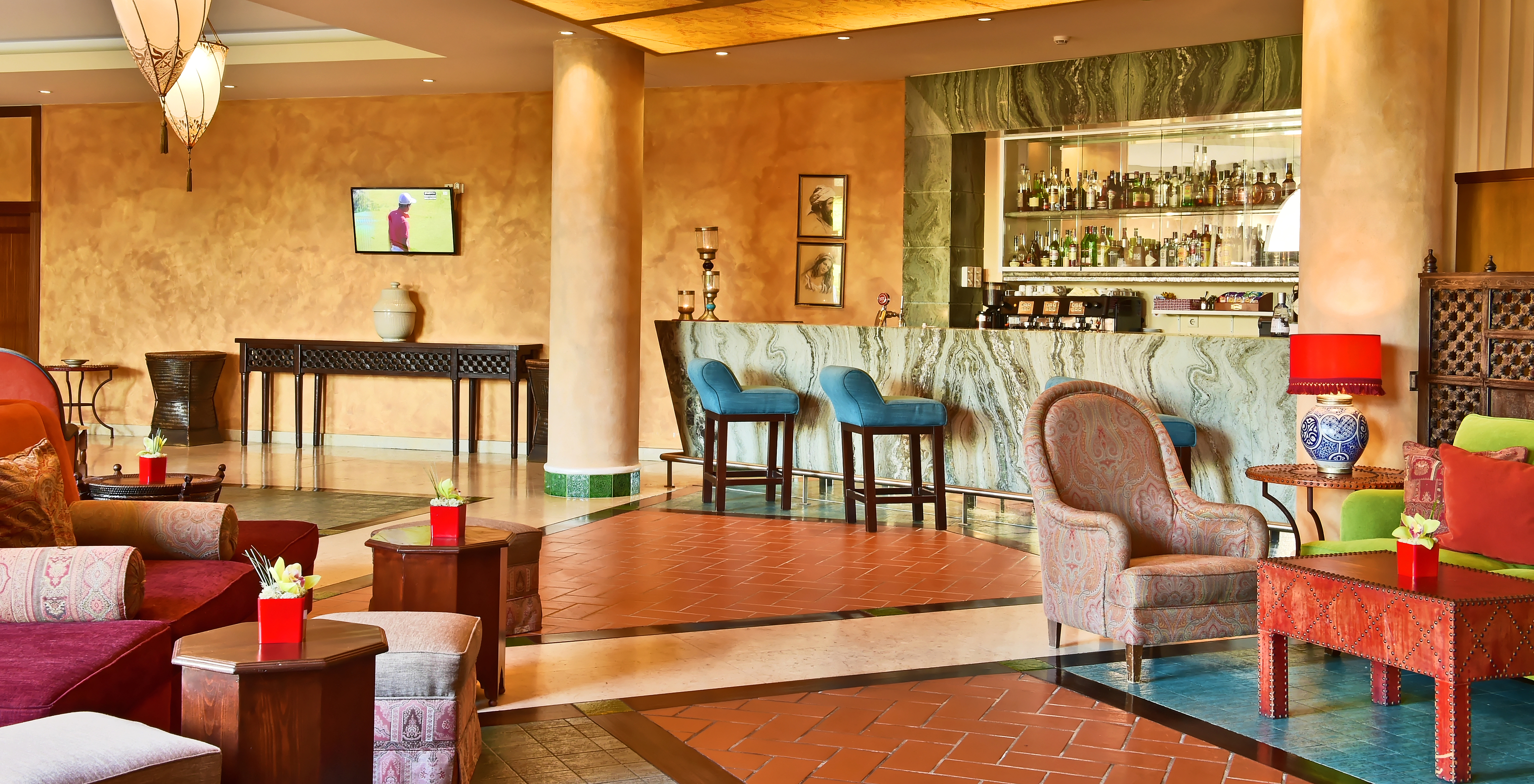 The Chafariz bar at the 4-Star Hotel in Sintra features a spacious area with sofas for enjoying a cocktail