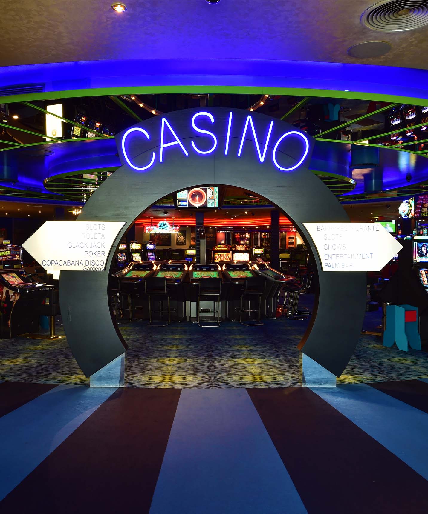 Pestana Casino Studios with apartments in the city center has a casino with several machines