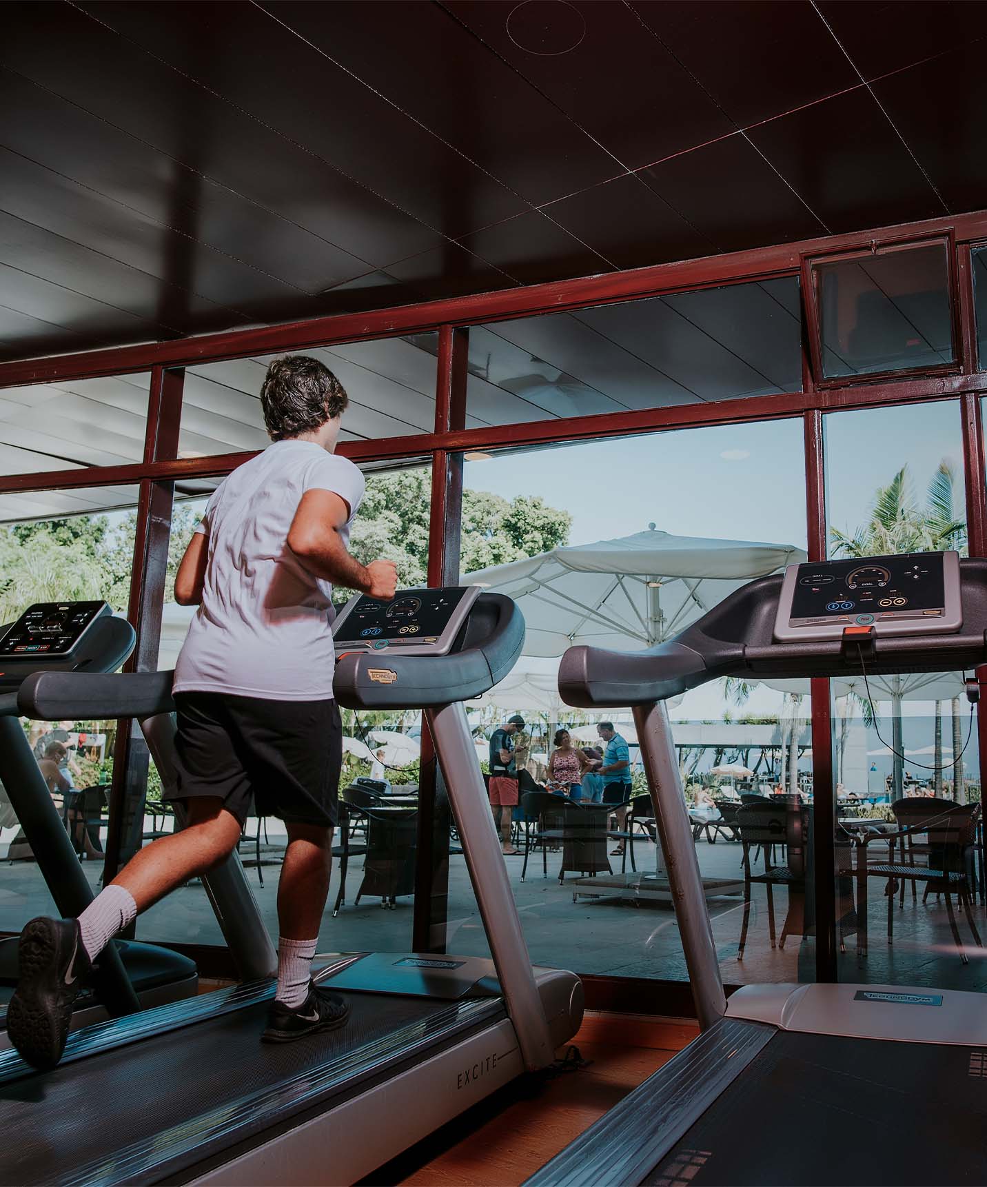 Pestana Casino Studios with apartments in the city center has a gym overlooking the terrace