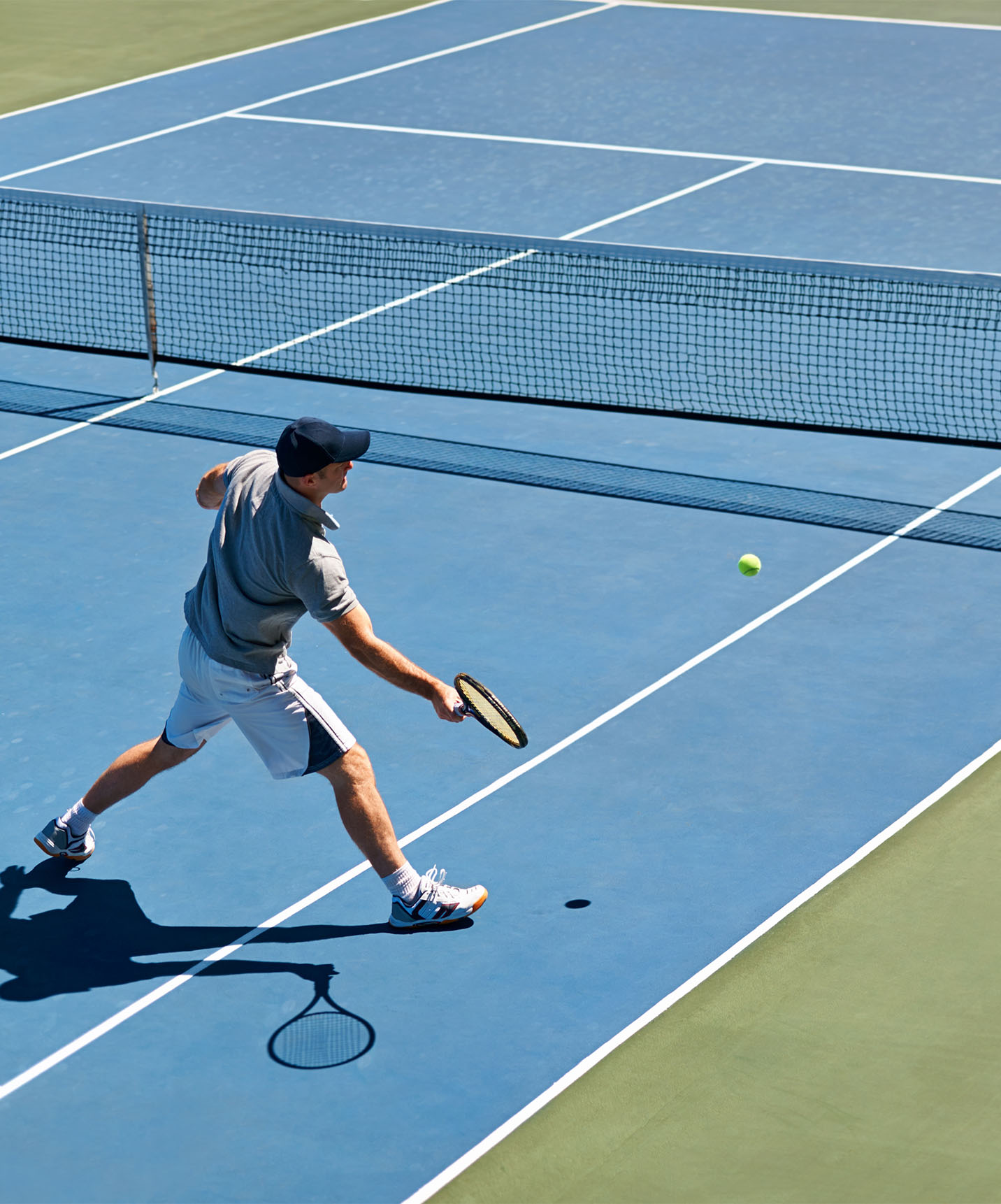 Pestana Casino Studios with apartments in the city center has a tennis court