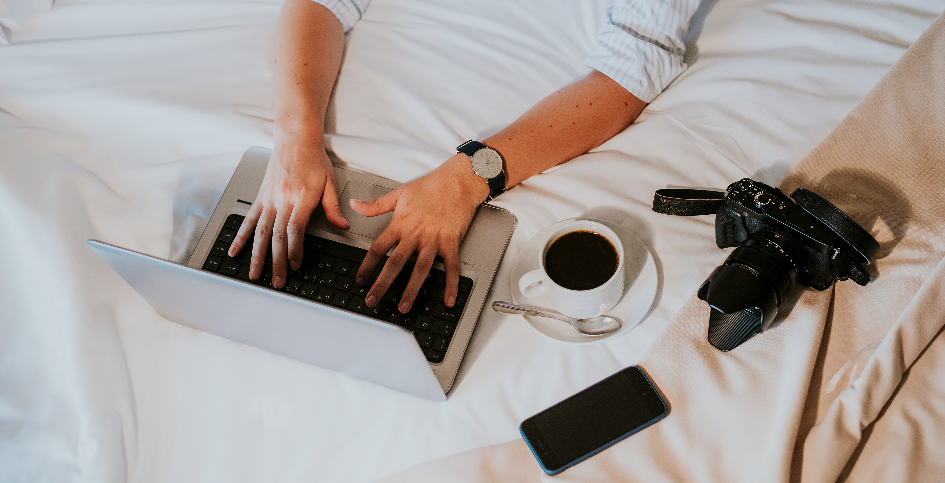 The T0 Studio at Pestana Madeira Beach Club has a double bed where you can work on the computer and drink coffee