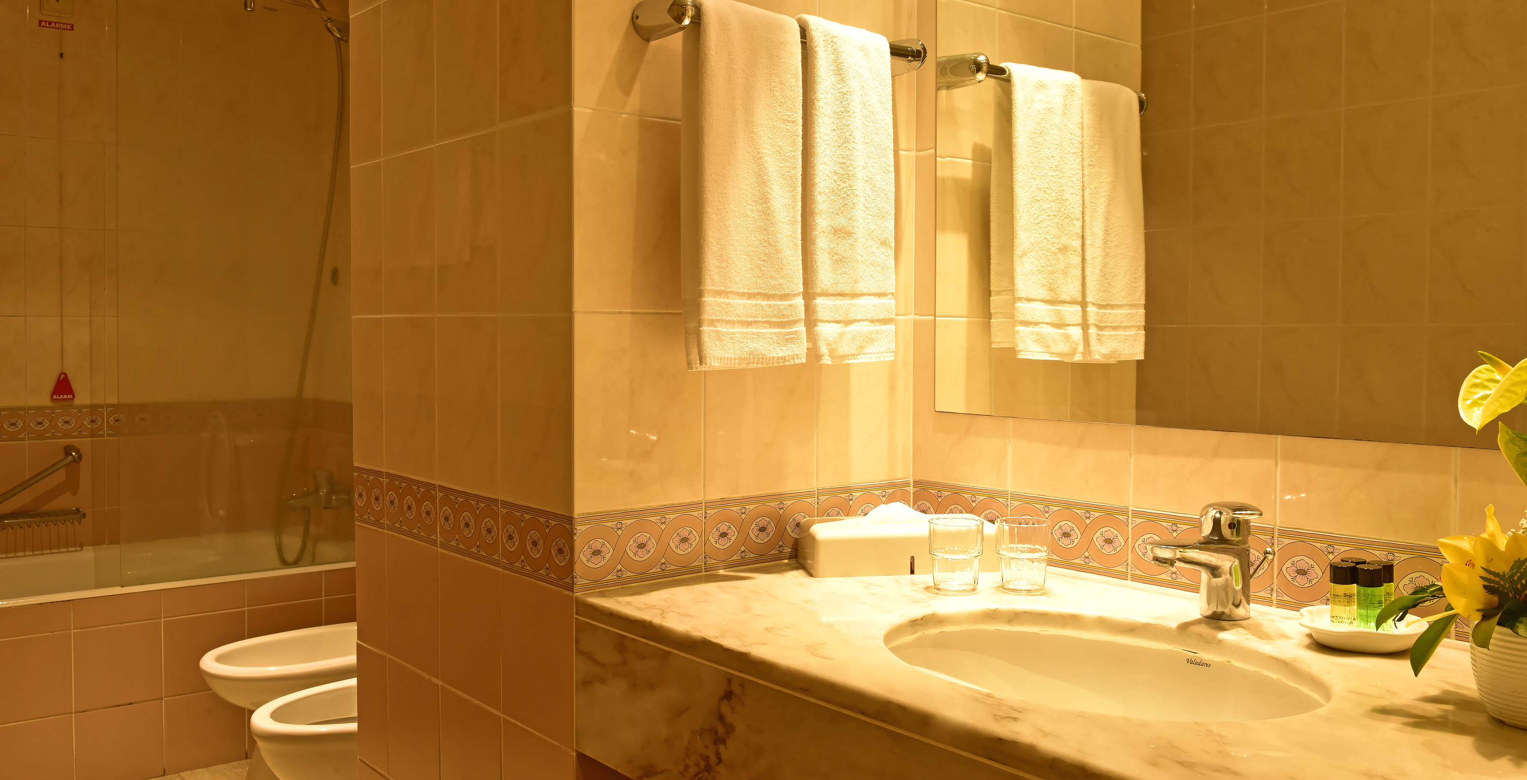 The Superior Family room at Pestana Village has a bathroom with toilet, bidet, sink with mirror and bathtub with shower