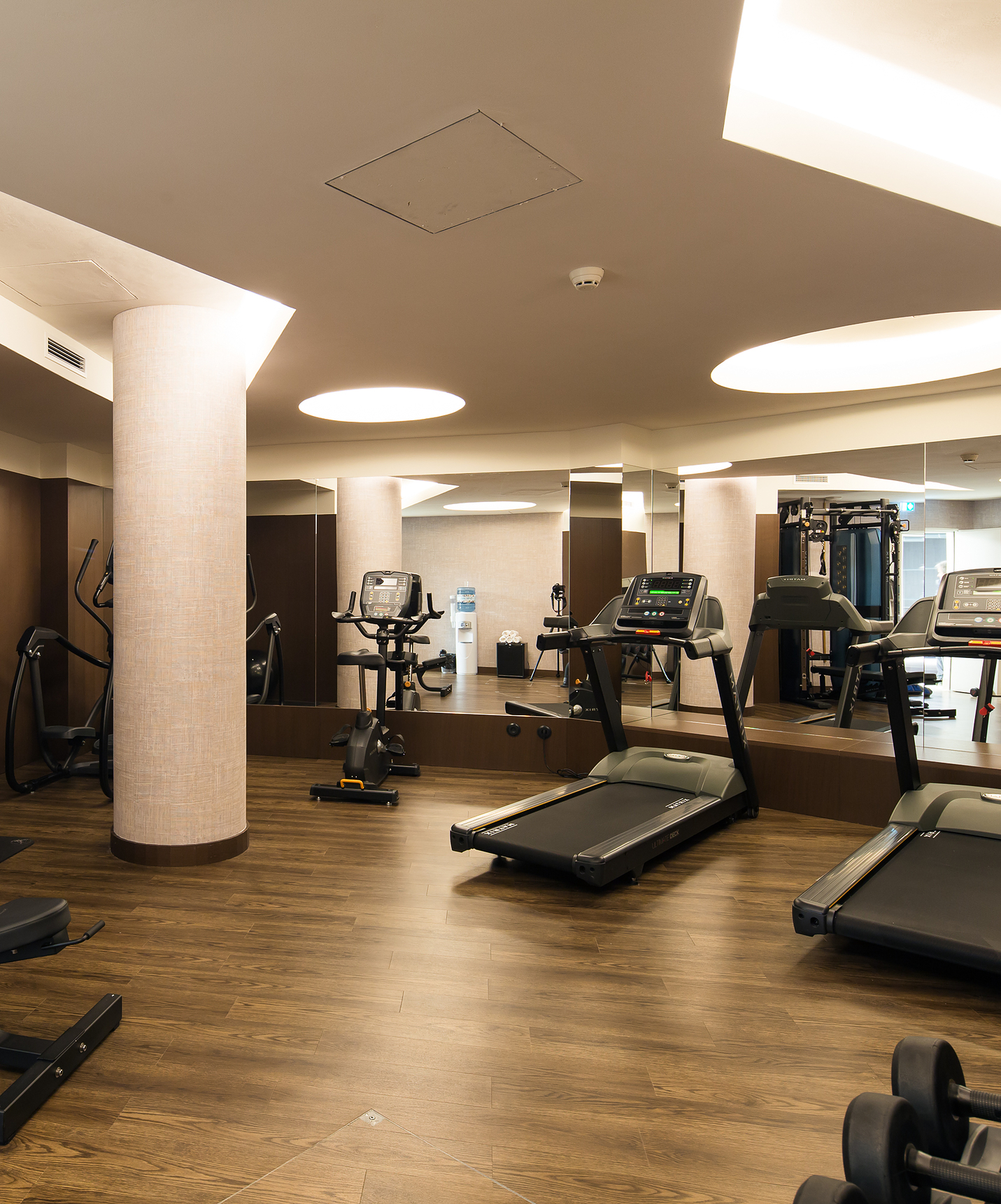 Gym of Pestana Porto - A Brasileira Pestana Porto - A Brasileira 5-star hotel in Porto has a gym with treadmills and weight machines