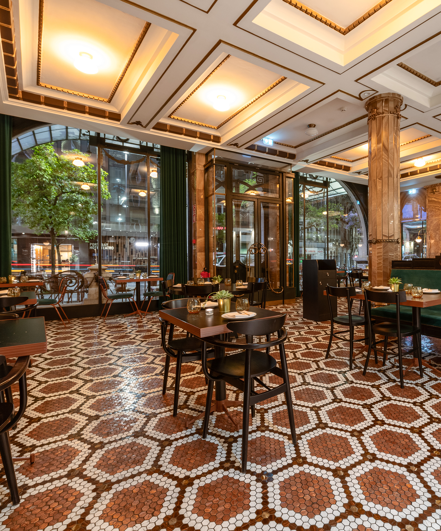 A Brasileira Restaurant of Pestana Porto - A Brasileira Pestana Porto - A Brasileira 5-star hotel in Porto has a restaurant led by Chef Marlene Neto