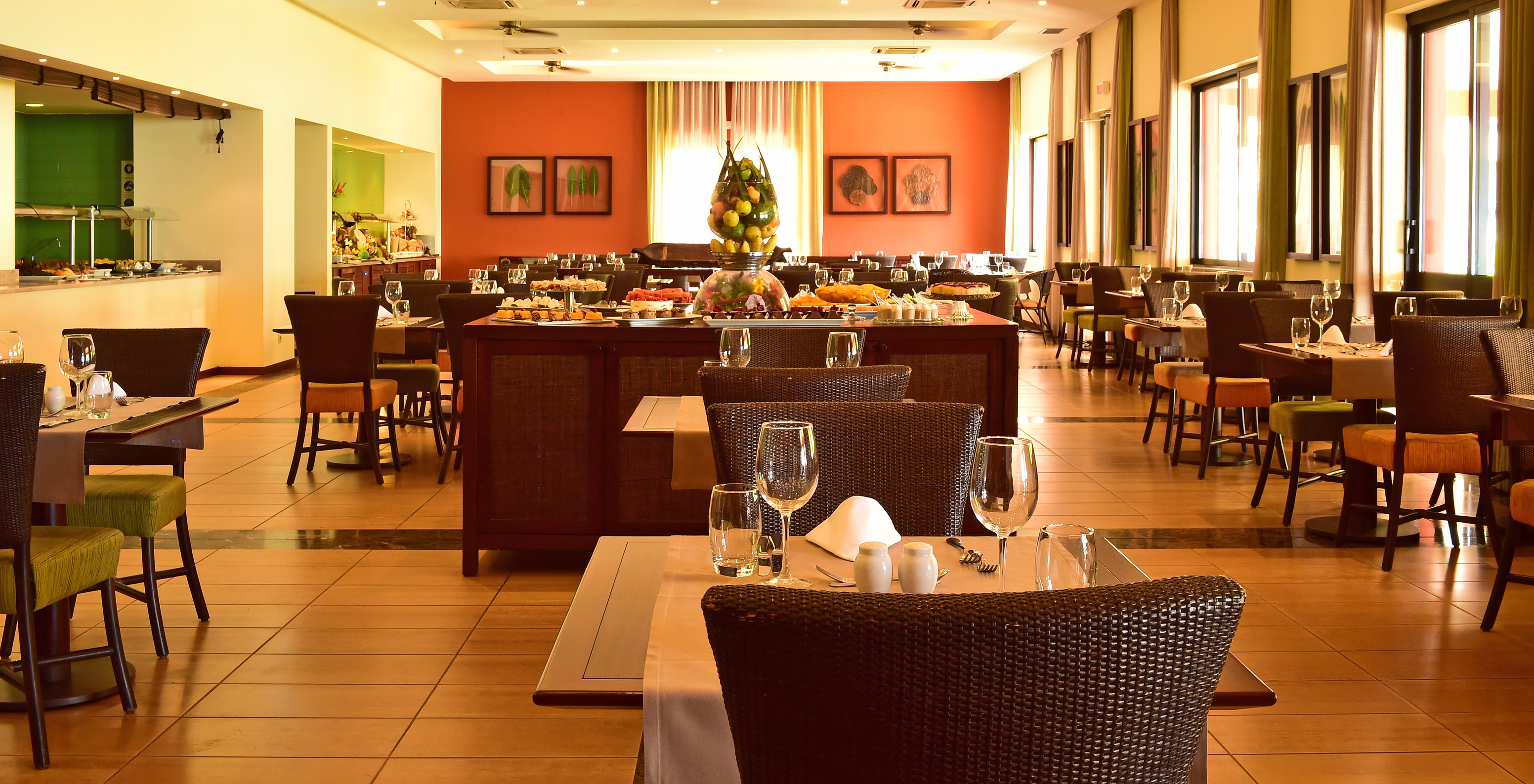 The Príncipe restaurant at the 5-Star Resort in São Tomé serves traditional São Tomé dishes and international cuisine