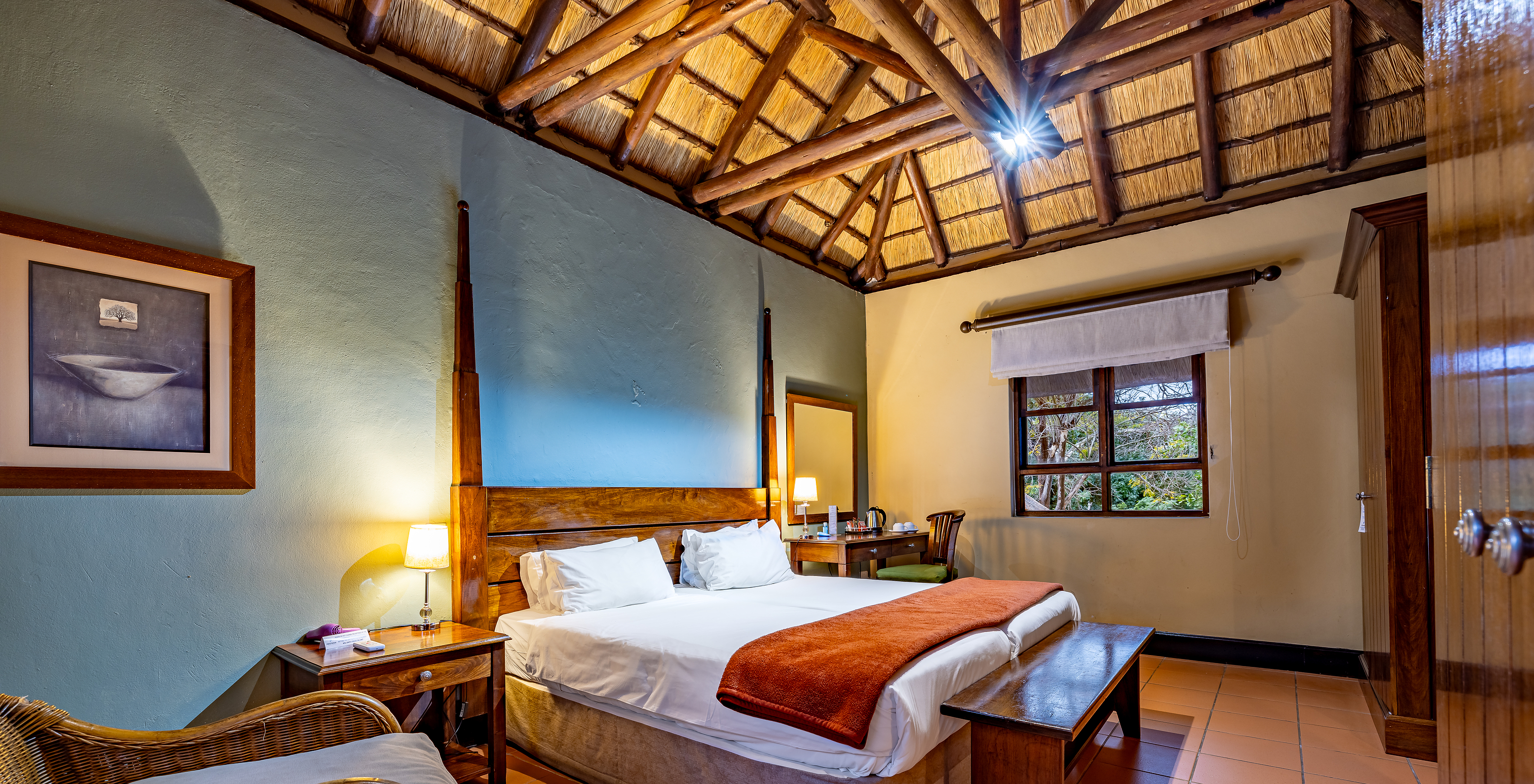 The Classic Room at Pestana Kruger Lodge has two single beds, one chair and has wooden decor