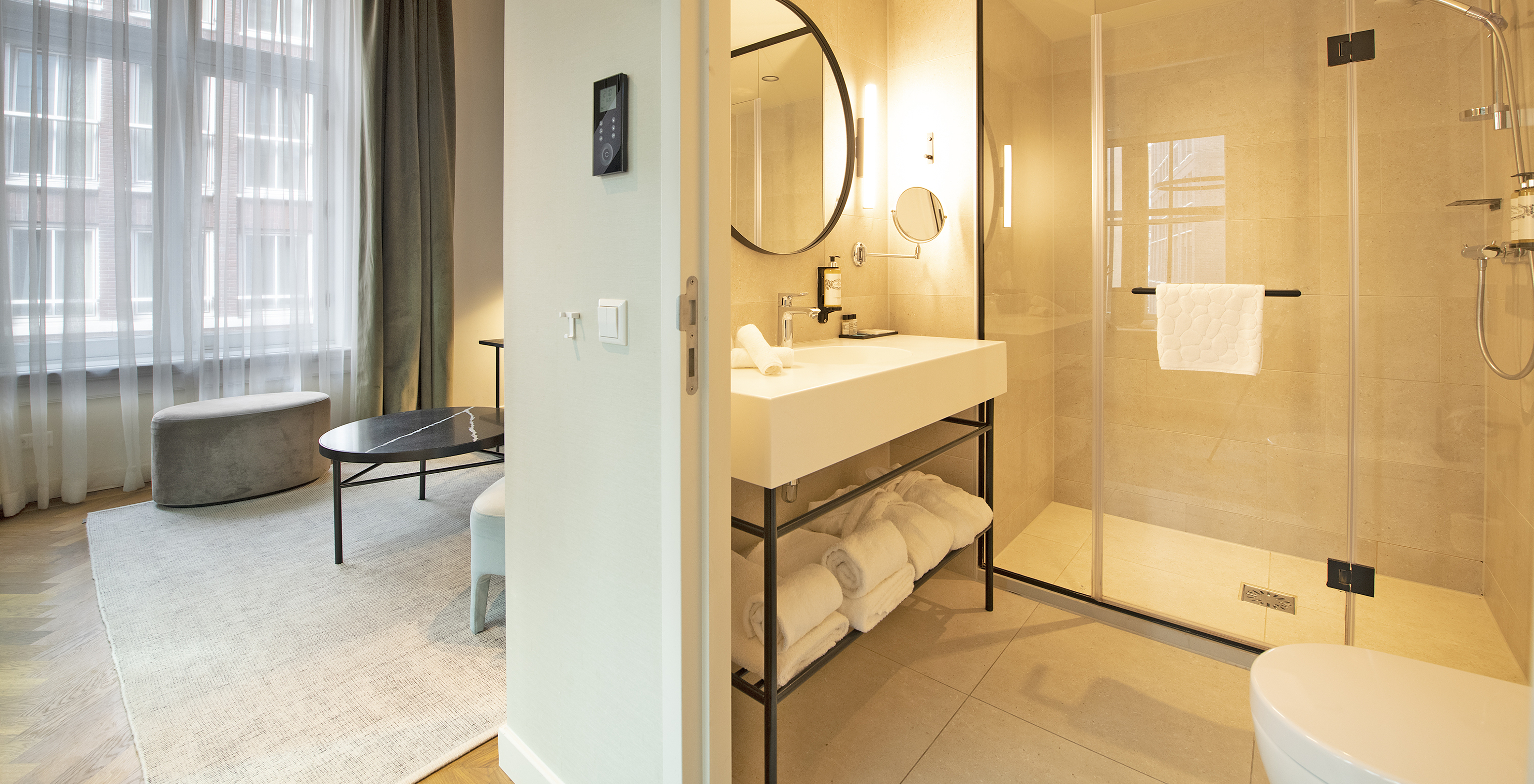 Mezzanine Suite at Pestana Amsterdam Riverside has a bathroom with mirror, sink, towels and shower