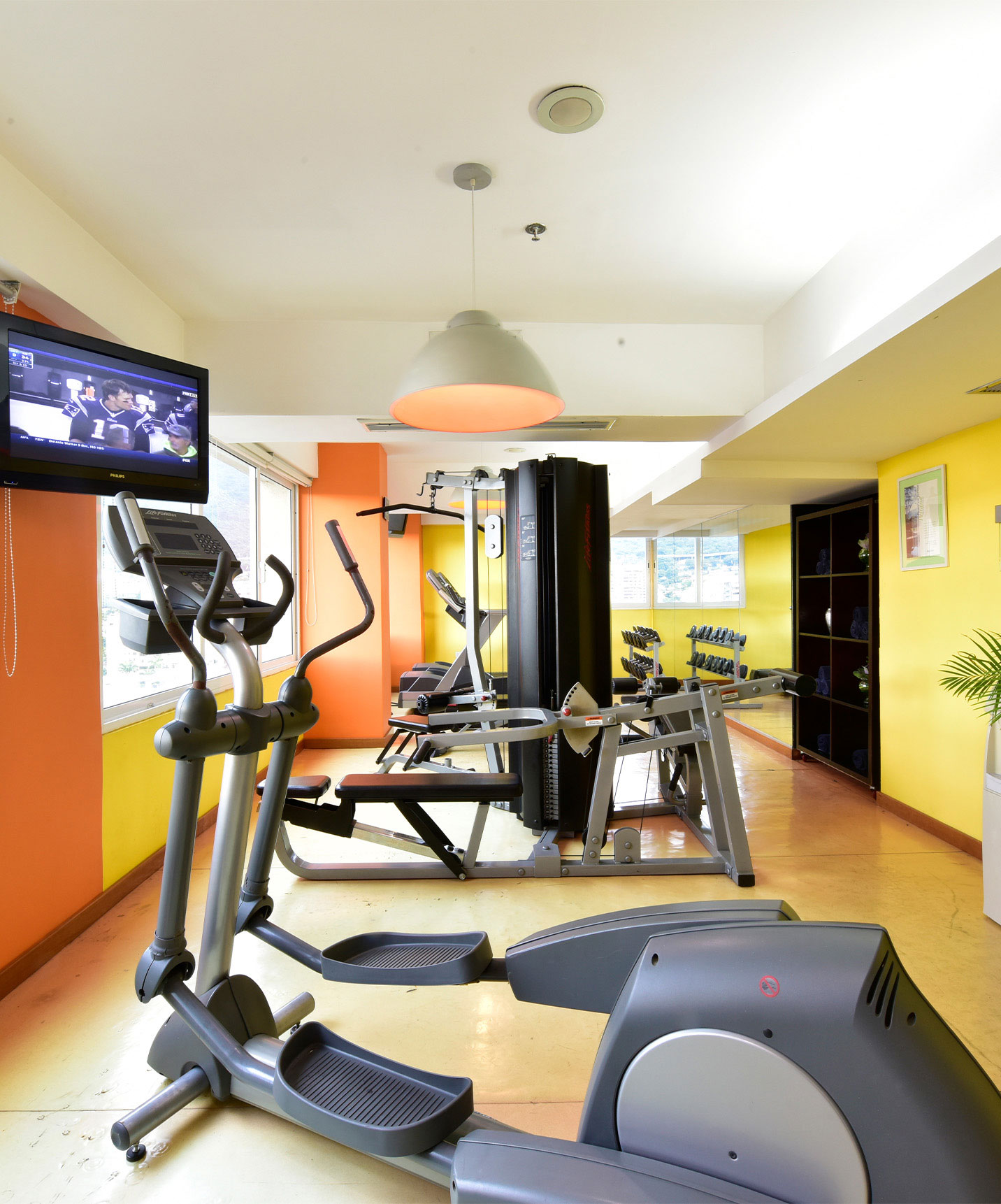 Hotel gym in Caracas, near the Financial Area, with various machines for guests to exercise