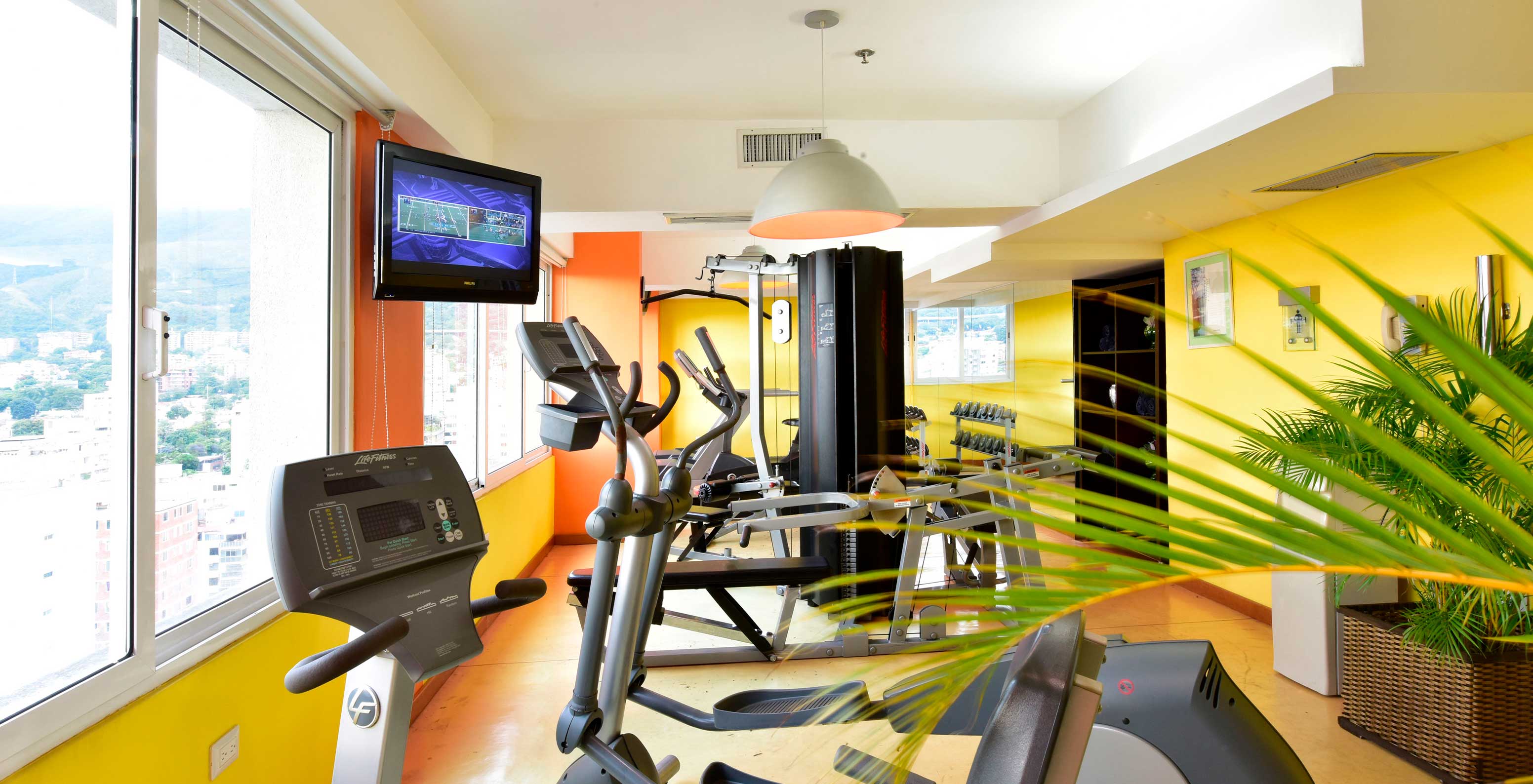 Hotel gym in Caracas, near the Financial Area, with various machines for guests to exercise