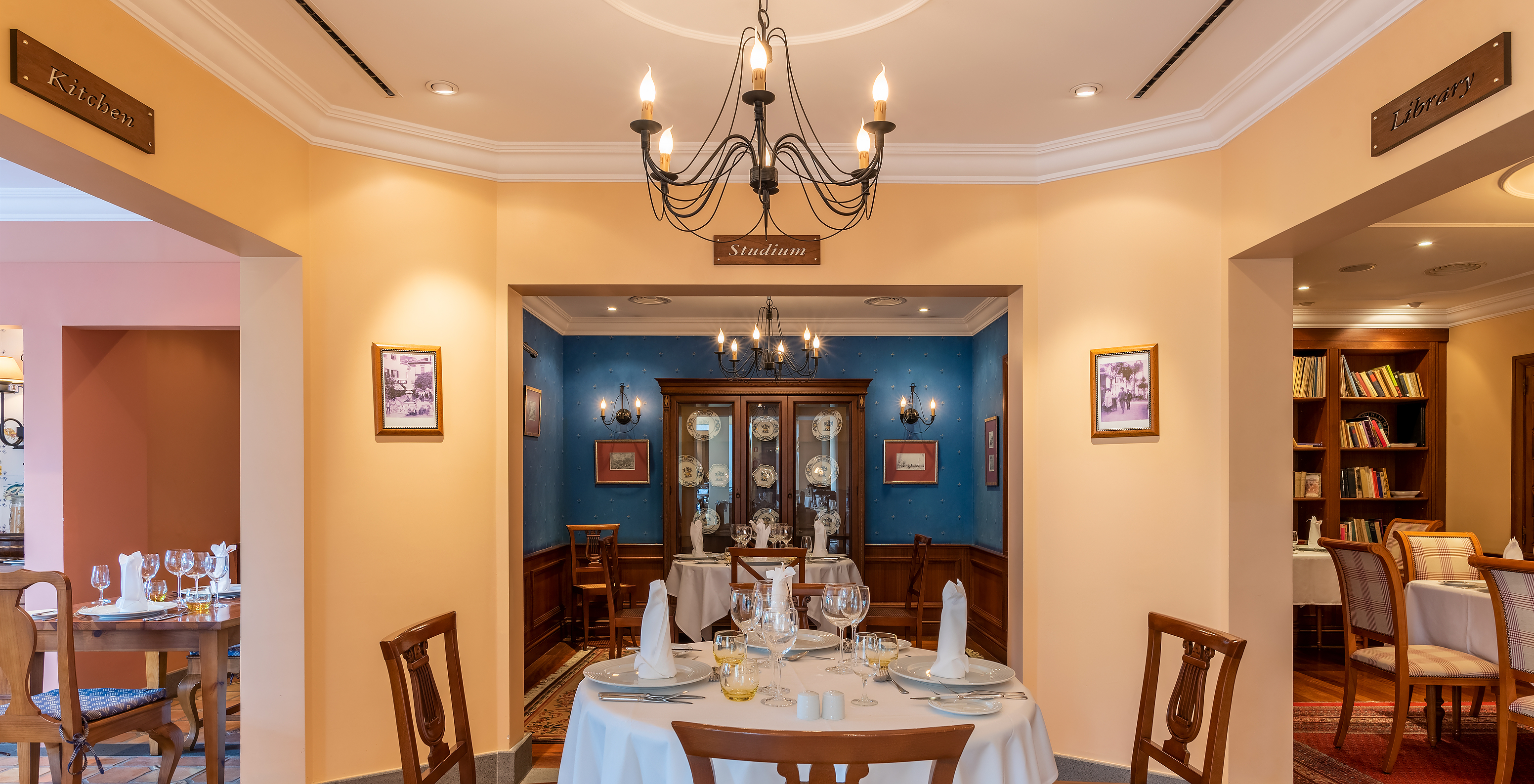 El Miramar - Restaurante Mediterrâneo, del Hotel en el Centro de Funchal, tiene decoración antigua y varias divisiones