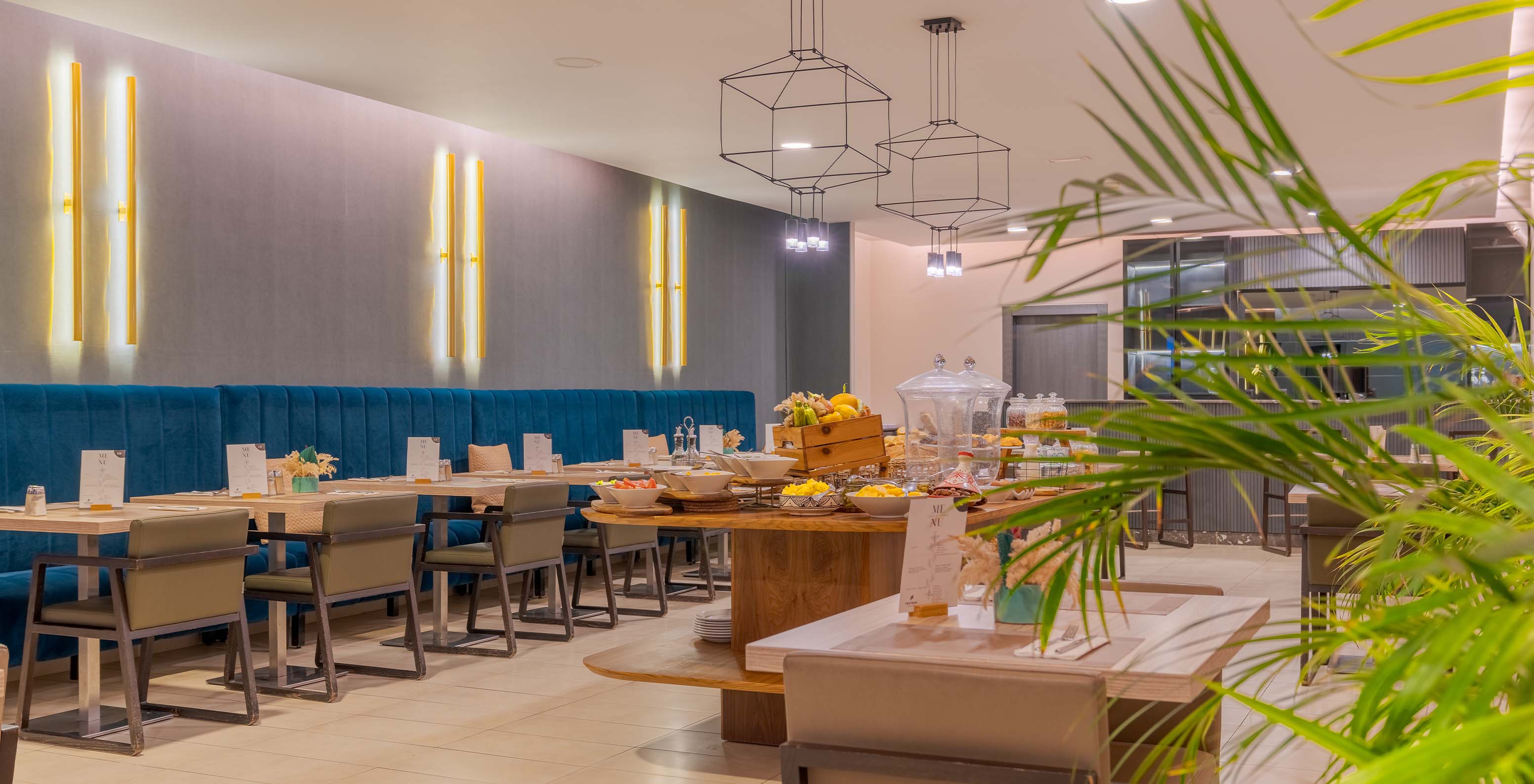 El restaurante del Pestana Casablanca, el Hotel en Casablanca, Marruecos, tiene un ambiente relajado y diseño moderno