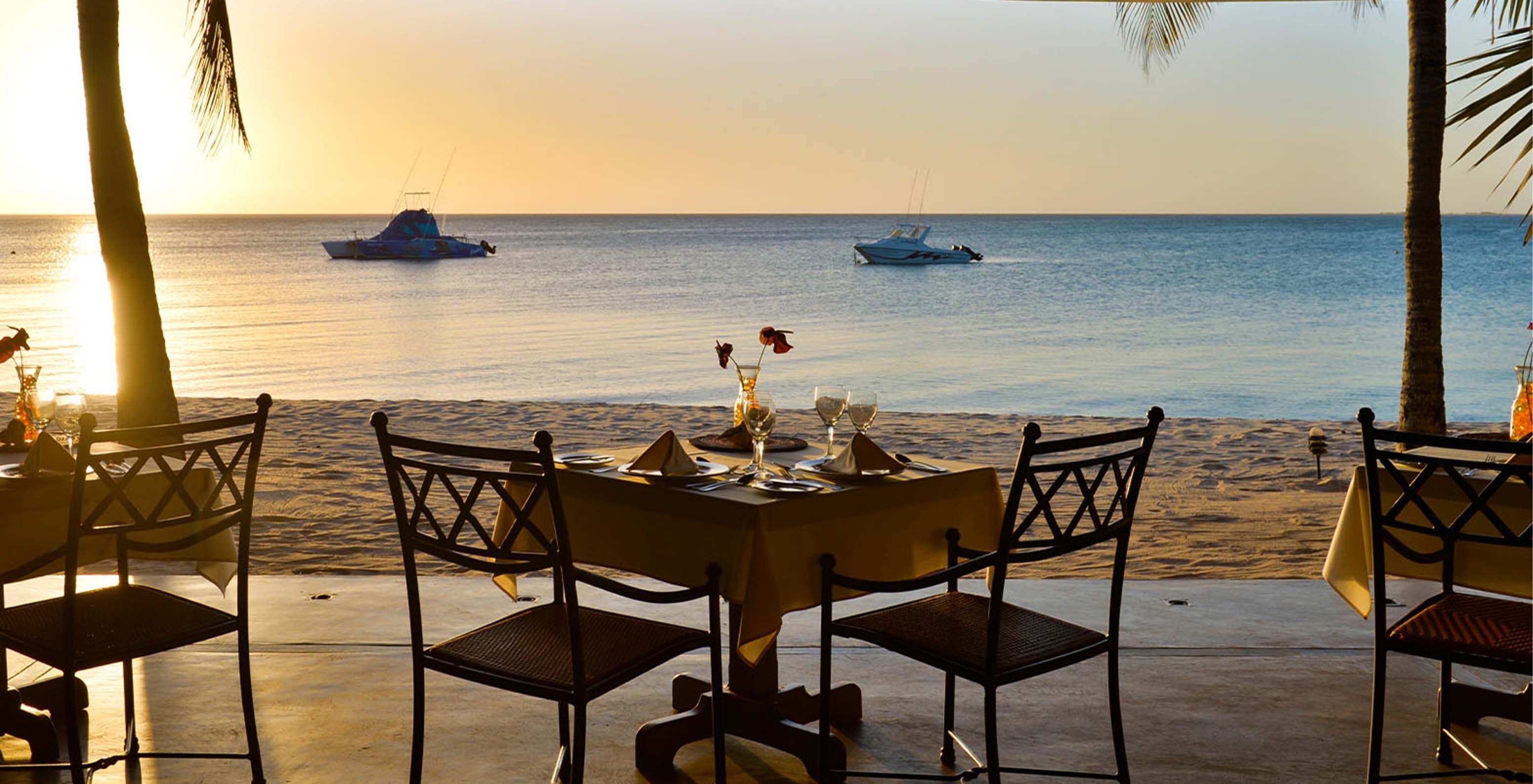 El bar Sunset, del Eco Resort en la Isla de Bazaruto, ofrece diversas opciones gastronómicas deliciosas, como langosta