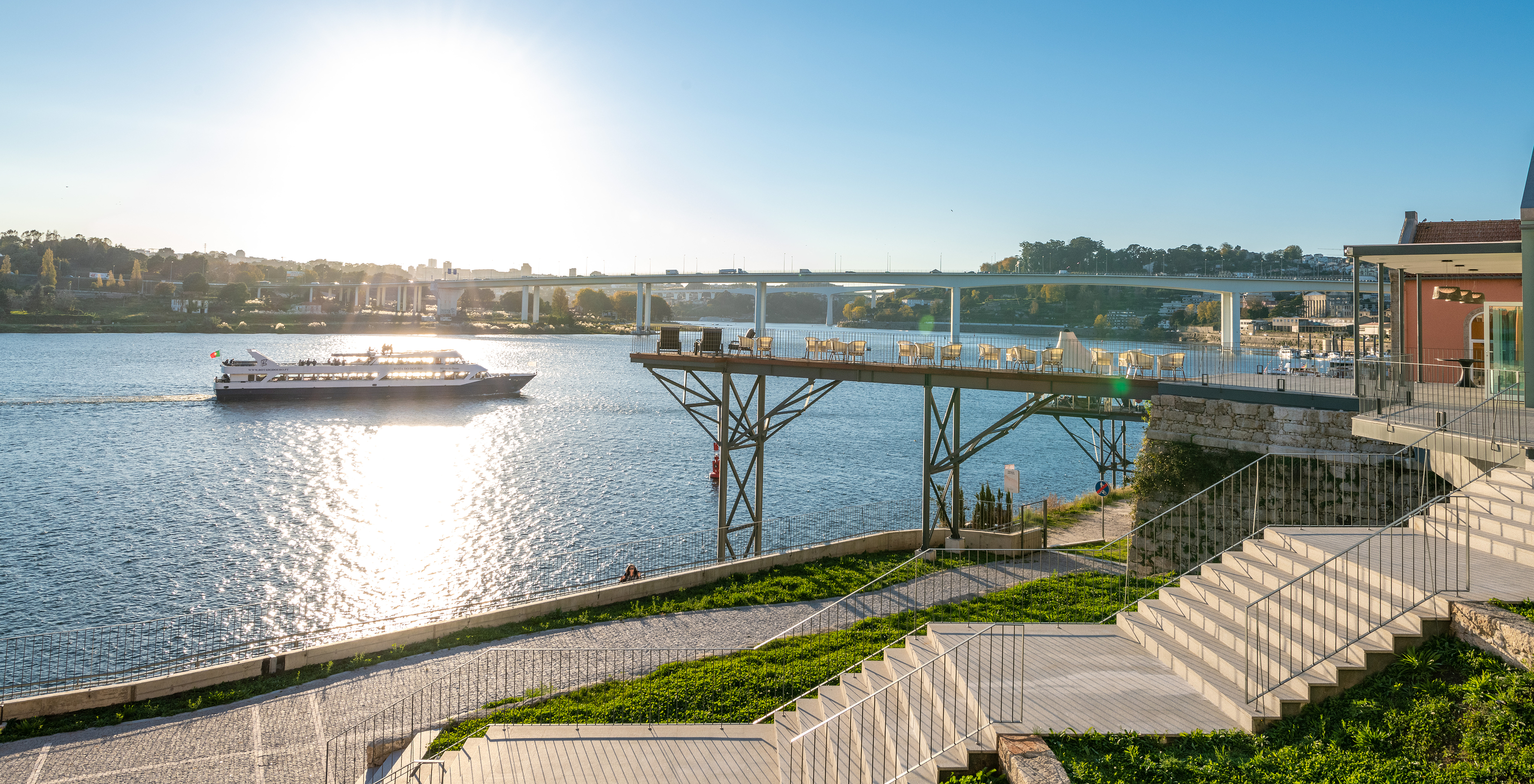 El Pestana Douro, hotel con piscina frente al Río Douro, tiene una vista panorámica hacia el Río Douro