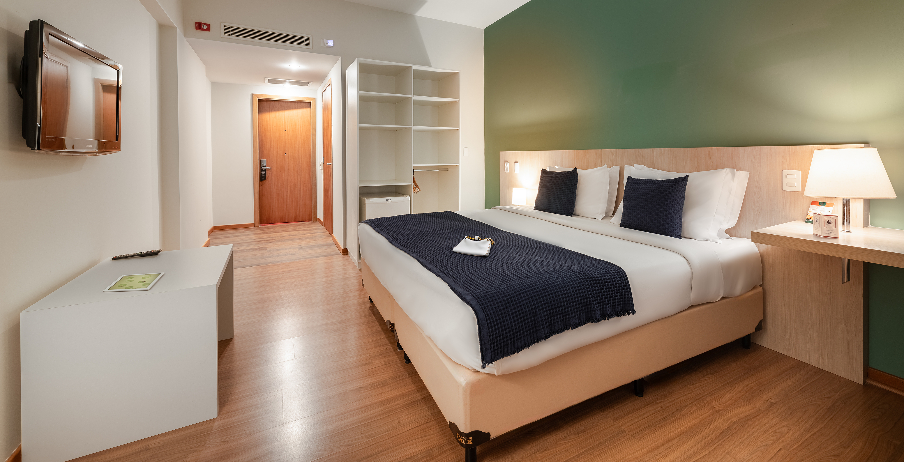 Le Superior Adapté du Pestana Curitiba a une chambre spacieuse avec un grand lit double