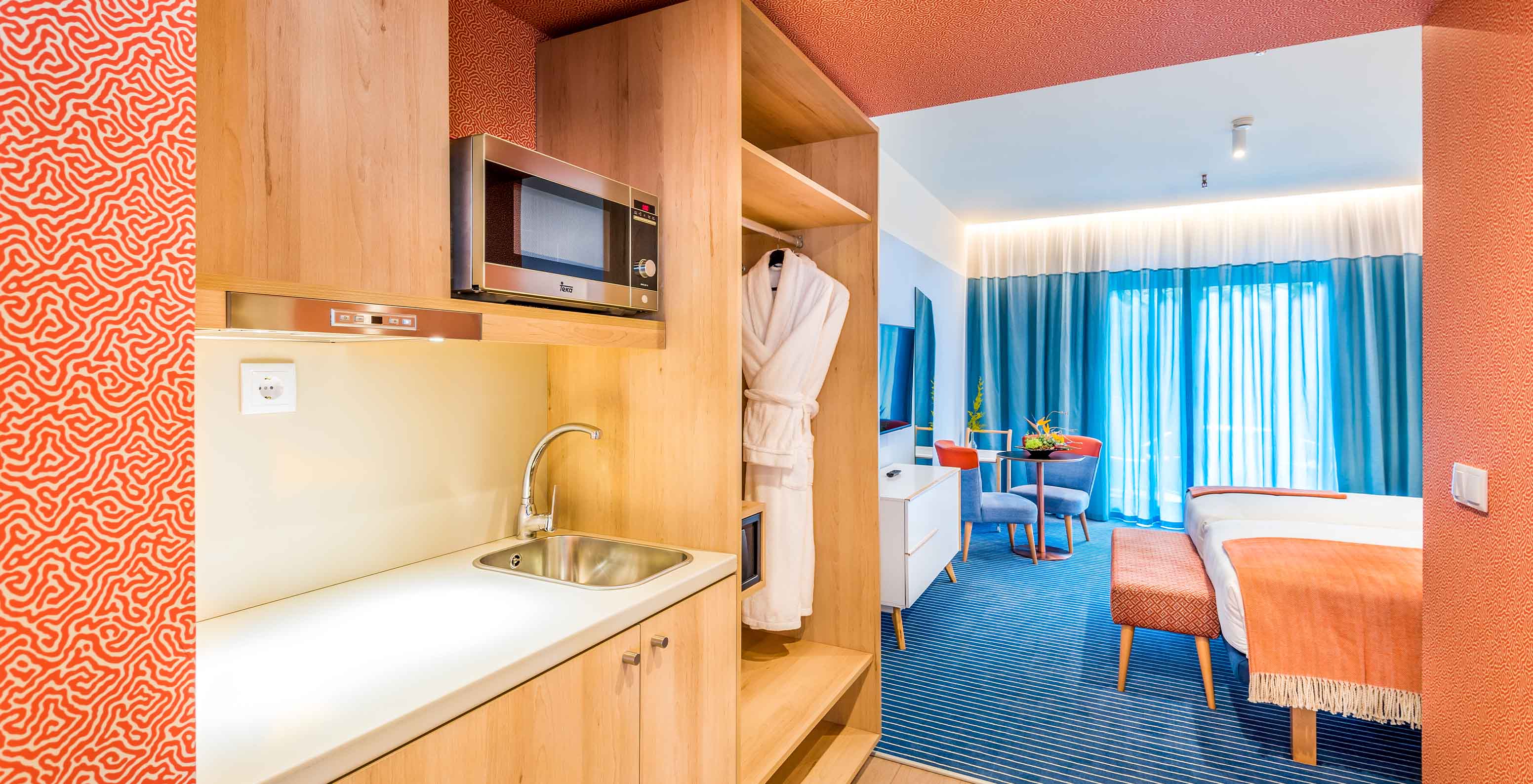 L'Appartement Deluxe du Pestana Casino Studios a une cuisine avec micro-ondes et lavabo et un lit double