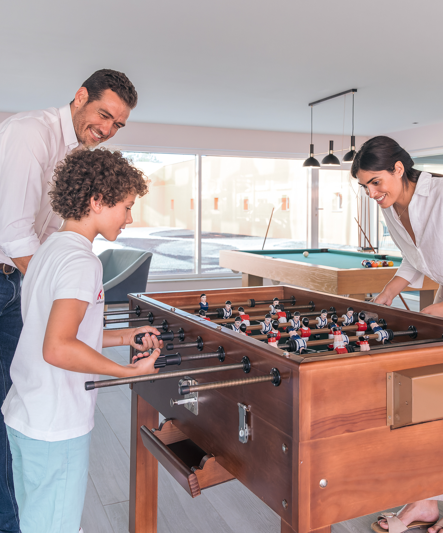 O Pestana Douro, hotel com piscina em frente ao Rio Douro, conta um espaço de jogos com matraquilhos e mesa de bilhar